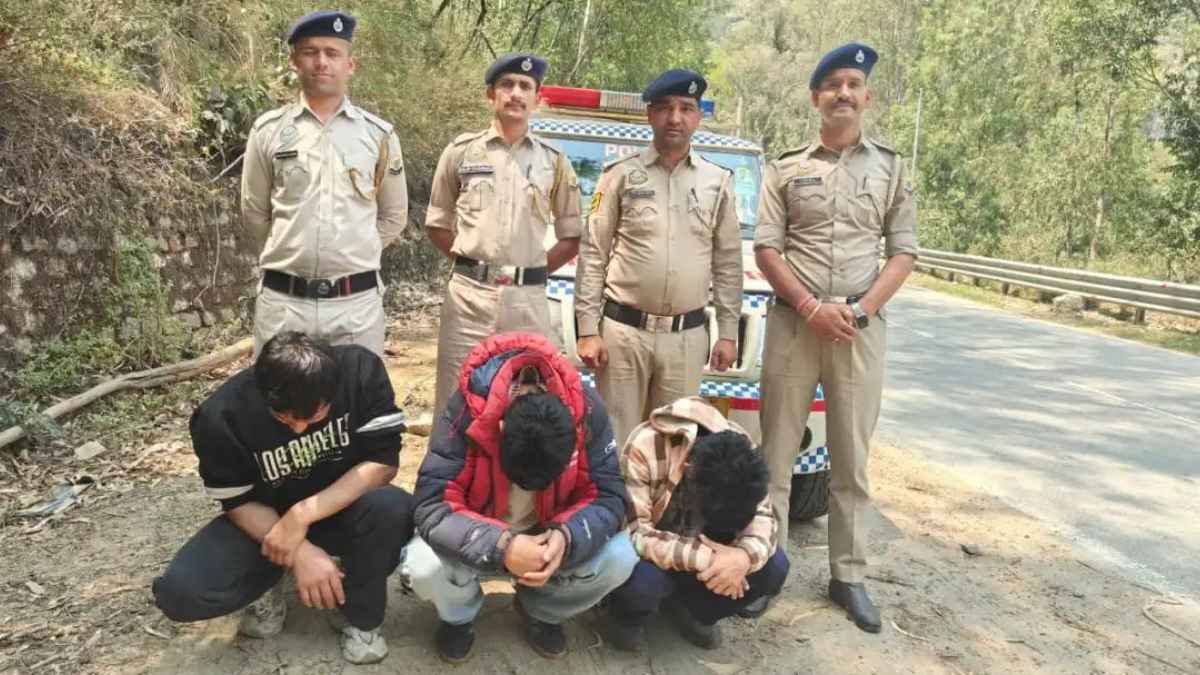 Three smugglers arrested