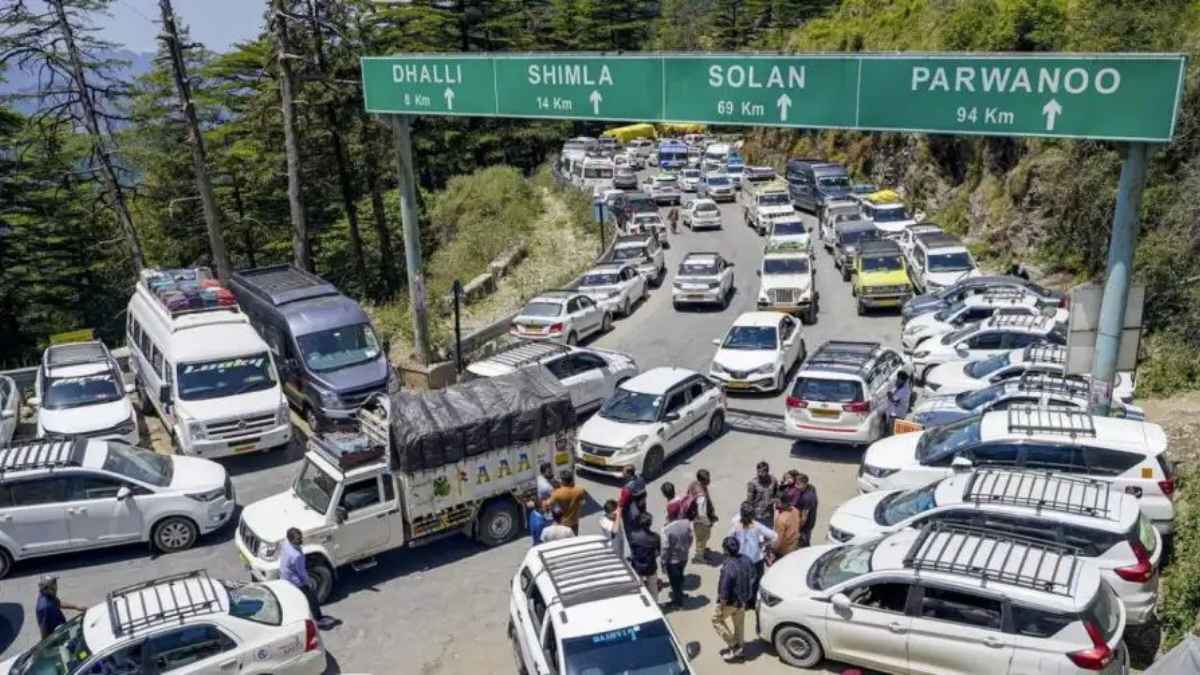 भीषण गर्मी से राहत की तलाश में पहाड़ों का रुख, शिमला में तीन दिन में पहुंचीं 70 हजार गाड़ियां Traffic Jam