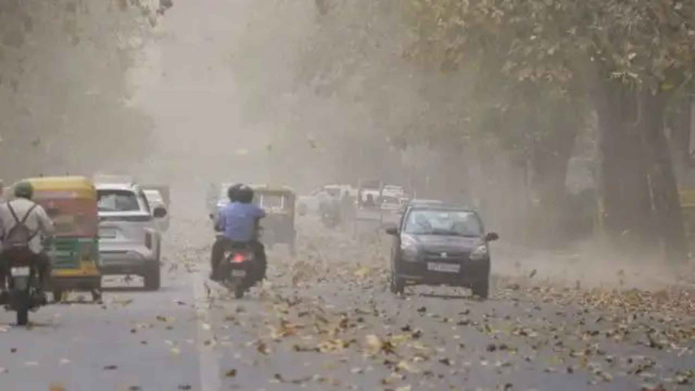 UP में कुदरत का करिश्मा: 12 डिग्री गिरा पारा, लू की जगह ली ठंडी फुहारों ने, जानें कब तक रहेगा सुहाना मौसम UP weather alert