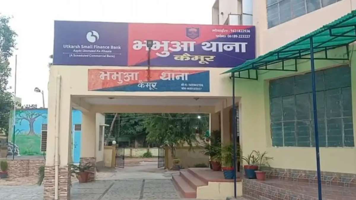 बिहार में खाकी शर्मसार: महिला दारोगा पर लगा गर्भवती महिला को बेरहमी से पीटने का आरोप, बीएसपी ने खोला मोर्चा Woman SHO Beaten Dalit