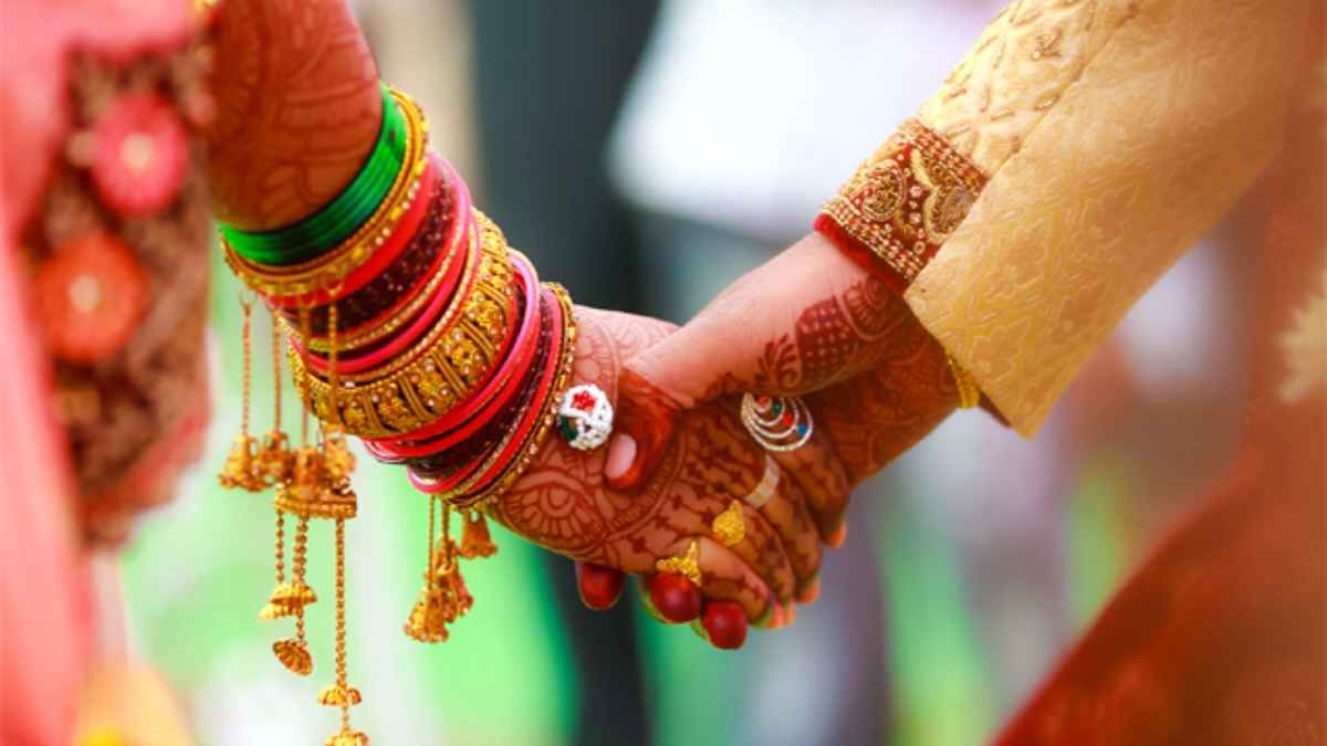 कांगड़ा: मंदिर में दूसरी शादी रचा रही थी महिला, ऐन वक्त पर पहुंचा पहला पति और मच गया हंगामा Woman Second Marriage