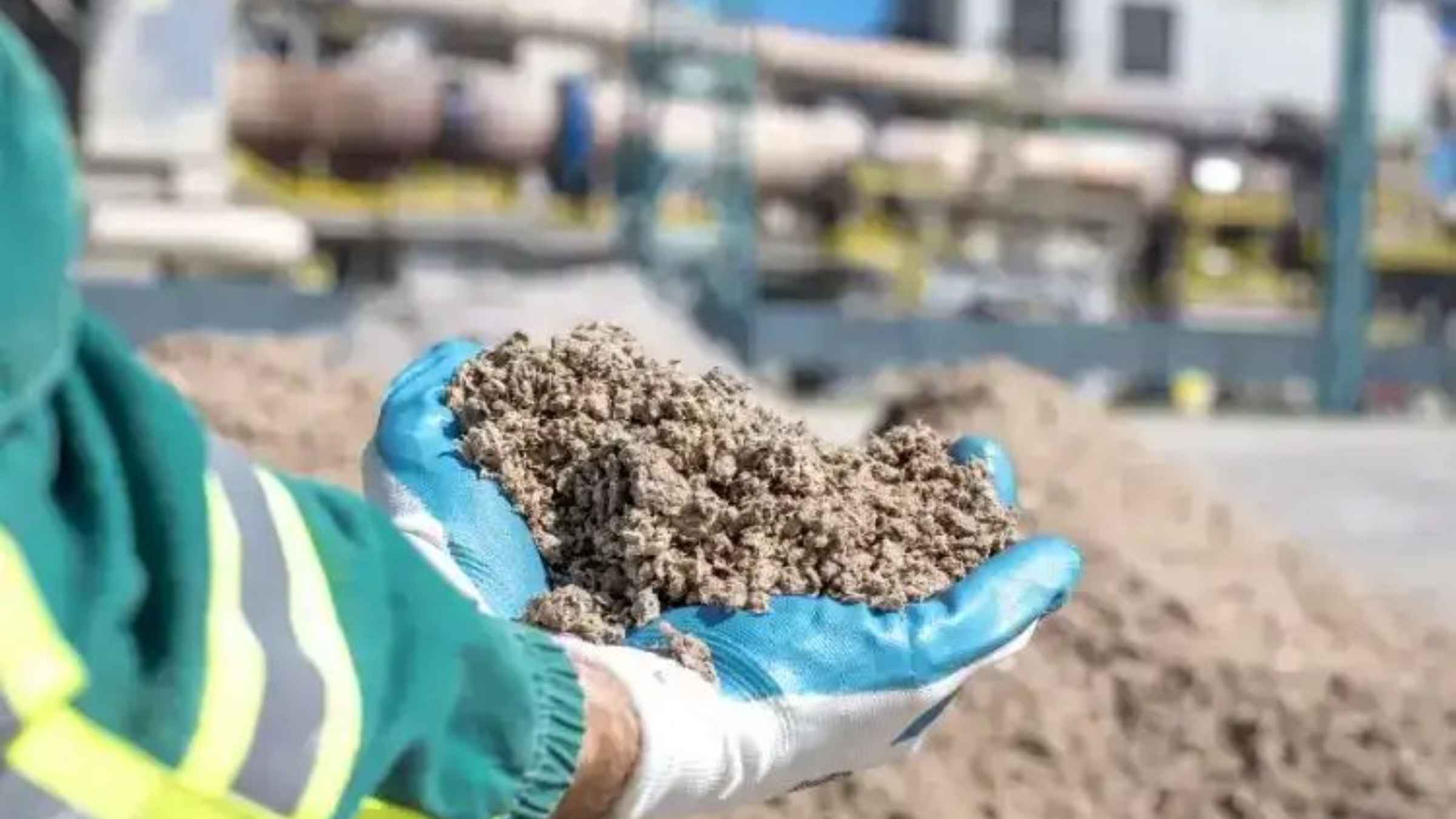घर बनाना होगा और भी महंगा? सीमेंट की कीमतों में भारी उछाल, लेकिन रिपोर्ट में छिपी है एक डराने वाली चेतावनी business stock market
