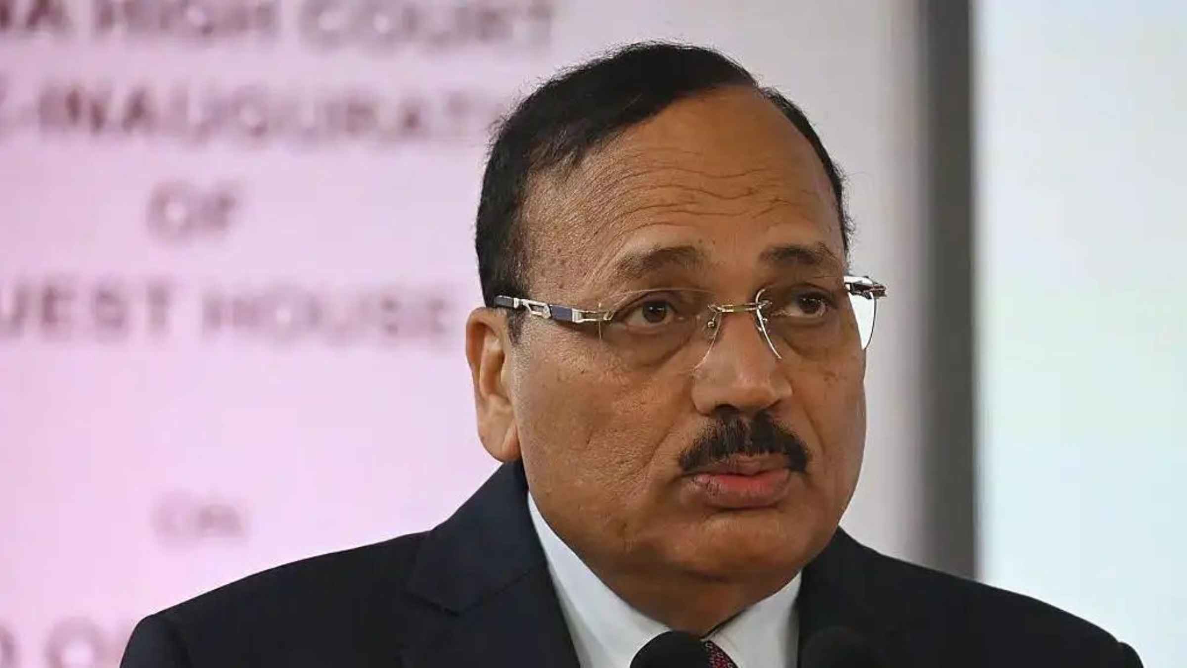 सीजेआई की ‘कॉकरोच’ वाली टिप्पणी पर देश में भारी बवाल, विपक्ष से लेकर एक्टिविस्टों ने खोला मोर्चा! cji surya kant cockroach remark