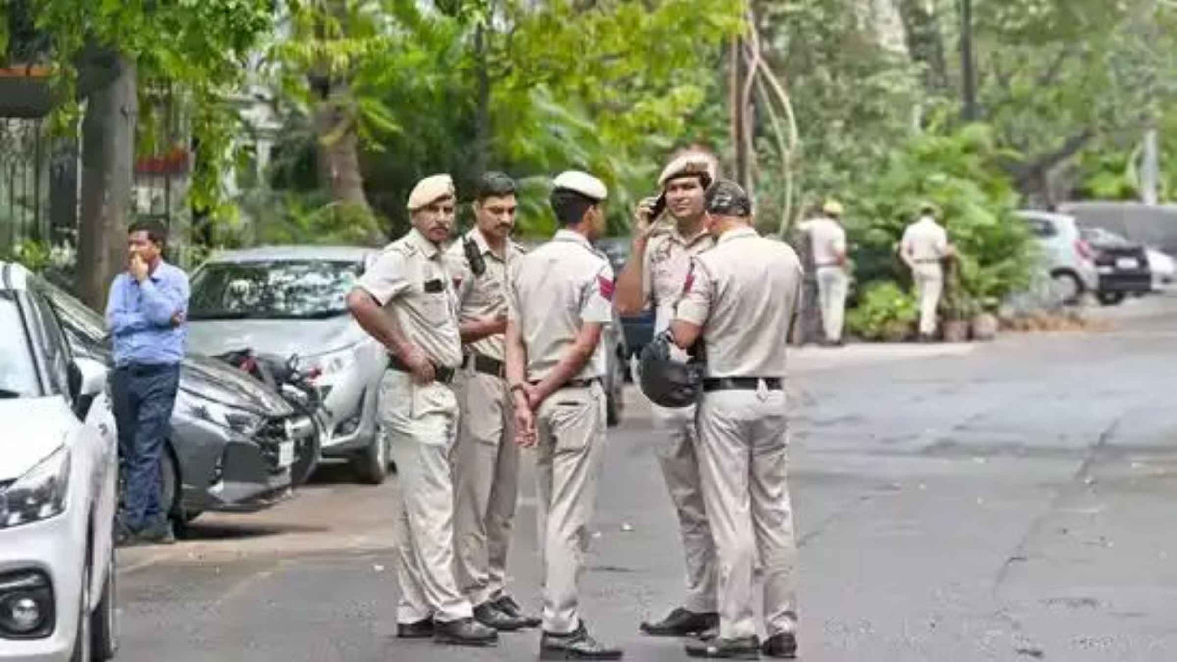 दिल्ली में फिर ‘निर्भया’ जैसी दरिंदगी: गैंगरेप के बाद लहूलुहान पीड़िता बोली- ‘अस्पताल गई तो बच्चों को खाना कौन देगा?’ delhi crime news delhi bus gangrape