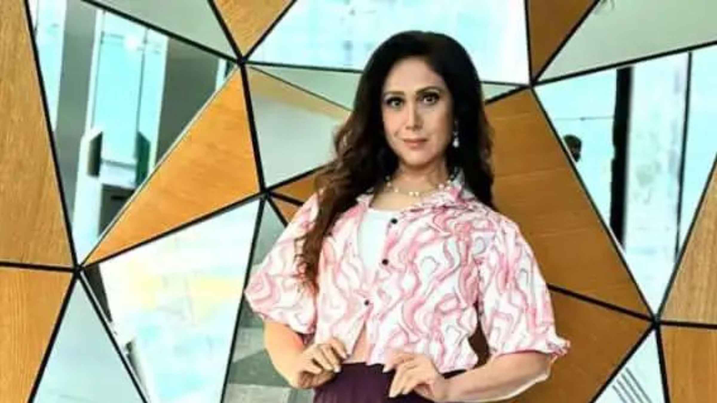 मीनाक्षी शेषाद्रि ने 33 साल बाद ‘लश्कारा’ गाने पर किया ऐसा डांस, वीडियो देख चिरंजीवी के फैंस भी रह गए दंग meenakshi seshadri aaj ka gunda raj