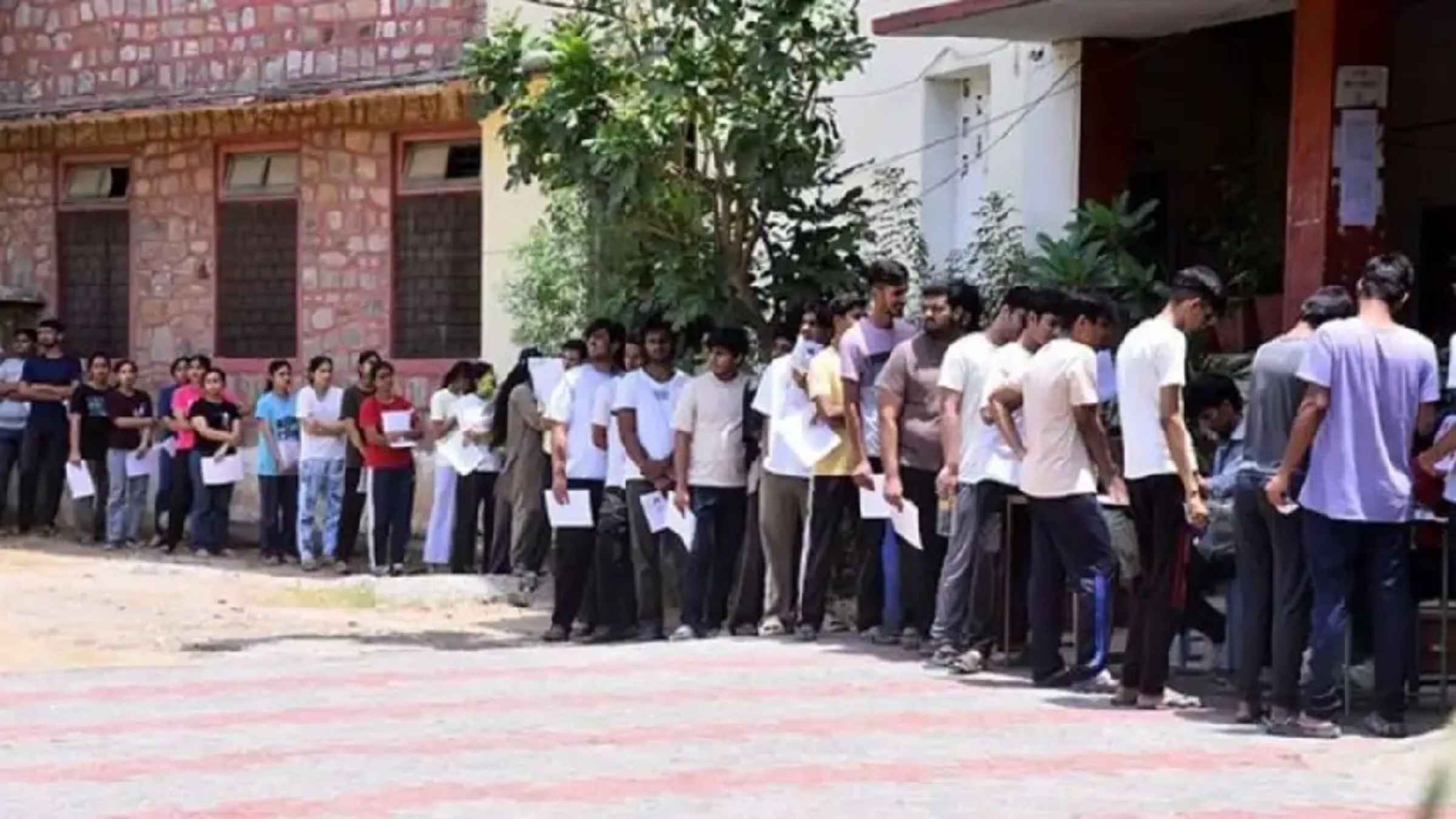 NEET 2026 पेपर लीक का ‘नासिक’ कनेक्शन: एक WhatsApp मैसेज ने खोला प्राइवेट माफिया का काला राज neet paper leak neet ug 2026