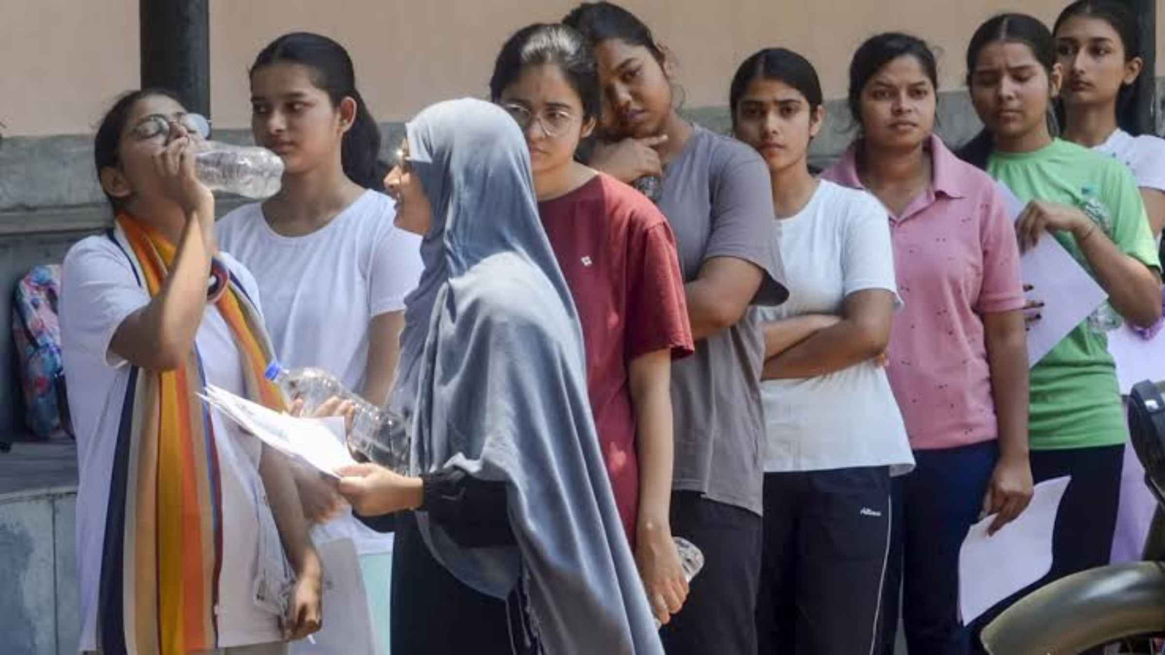 NEET UG 2026 Paper Leak: क्या फिर दांव पर लगा लाखों छात्रों का भविष्य? राजस्थान SOG की जांच में चौंकाने वाला खुलासा neet ug 2026 paper leak news