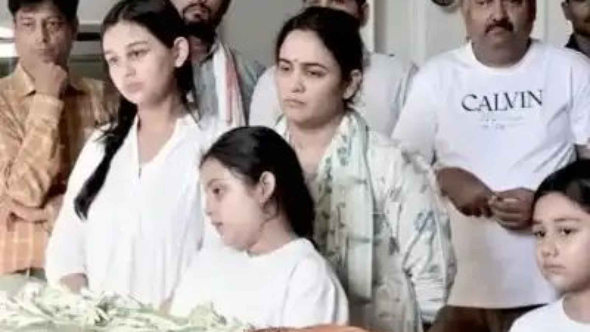 मुलायम के लाडले का 38 की उम्र में निधन, असम से लौटीं अपर्णा की रुलाई और मासूम बेटियों को देख रो पड़ा पूरा यूपी prateek yadav aparna yadav