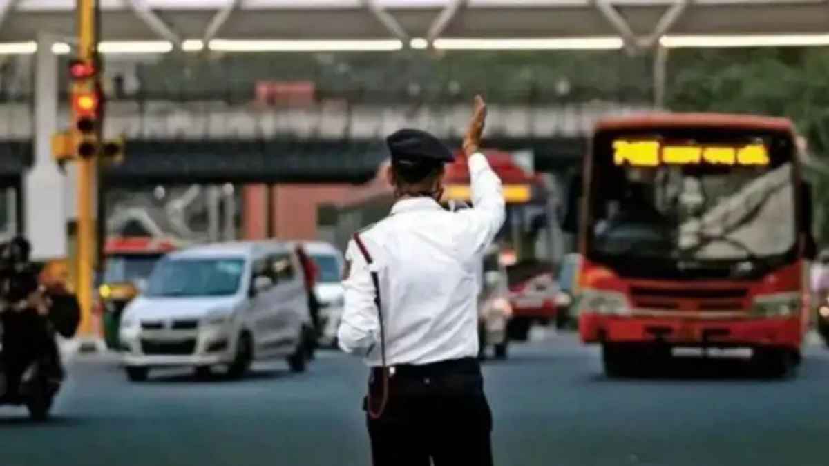दिल्ली ट्रैफिक अलर्ट: मथुरा रोड पर आज वाहनों की रफ्तार होगी धीमी, घर से निकलने से पहले पढ़ें यह एडवाइजरी traffic