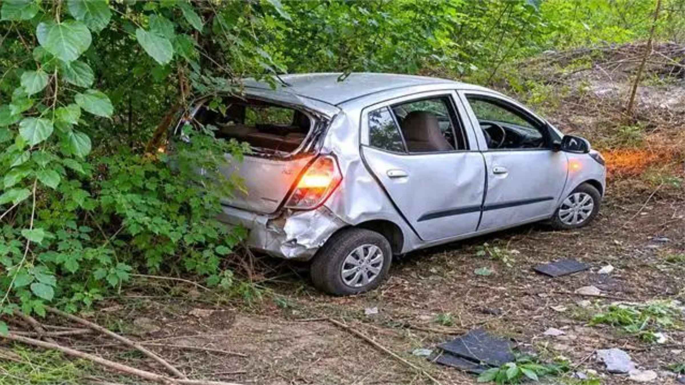 मैनपुरी में भीषण सड़क हादसा, कुसमारा रोड पर अचानक कार का टायर फटने से मची चीख-पुकार, दो की दर्दनाक मौत up road accident