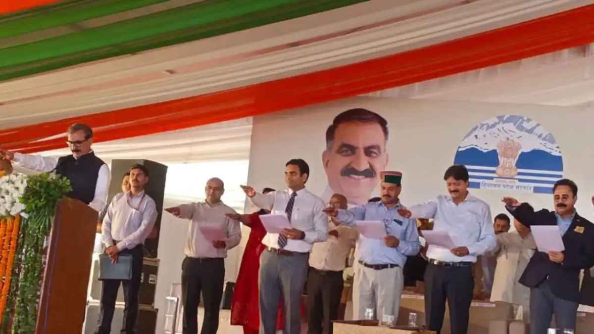 CM Sukhu administered oath to Panchayat Pradhans and Deputy Pradhans