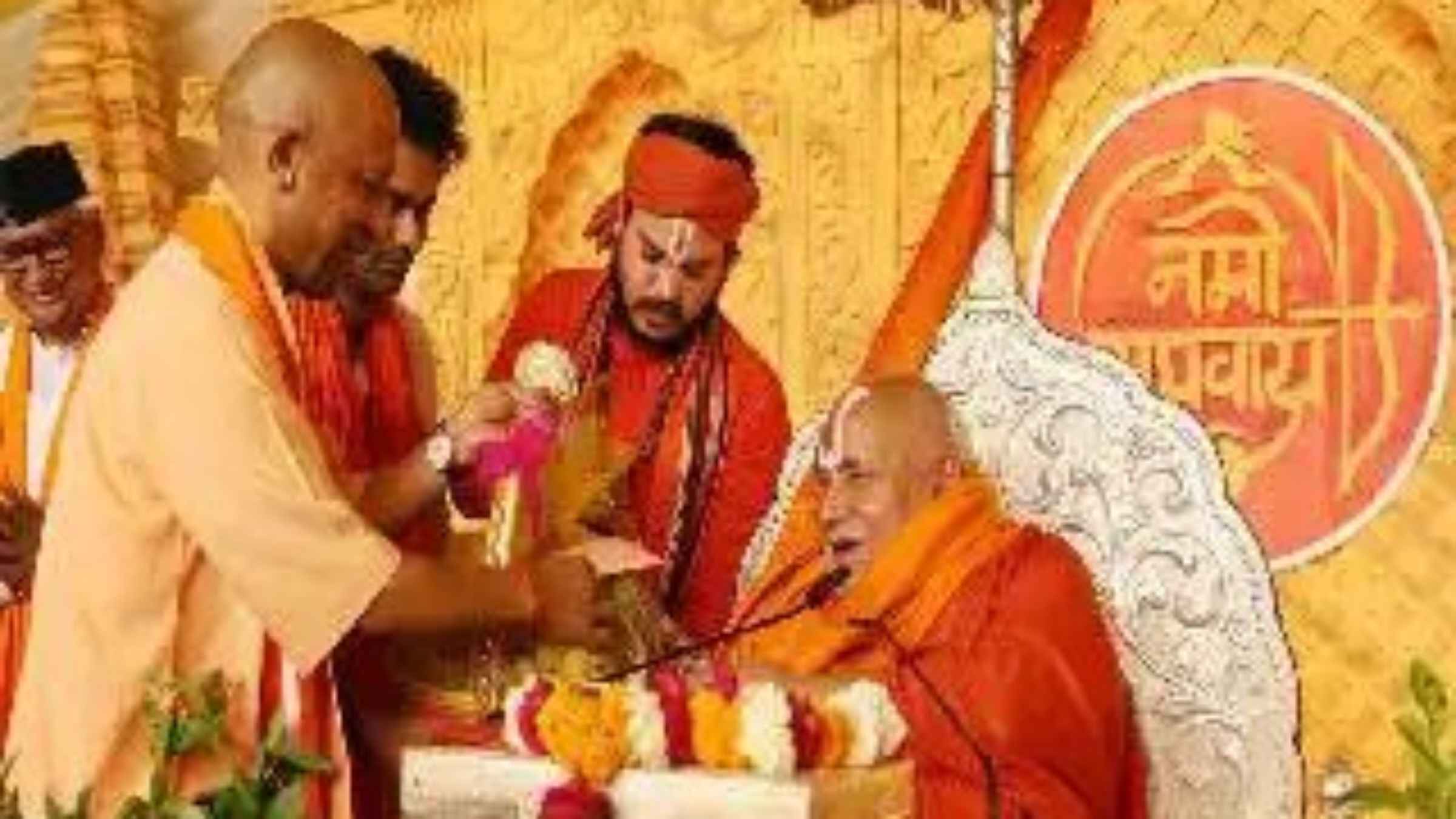 CM Yogi Adityanath Jagadguru Rambhadracharya