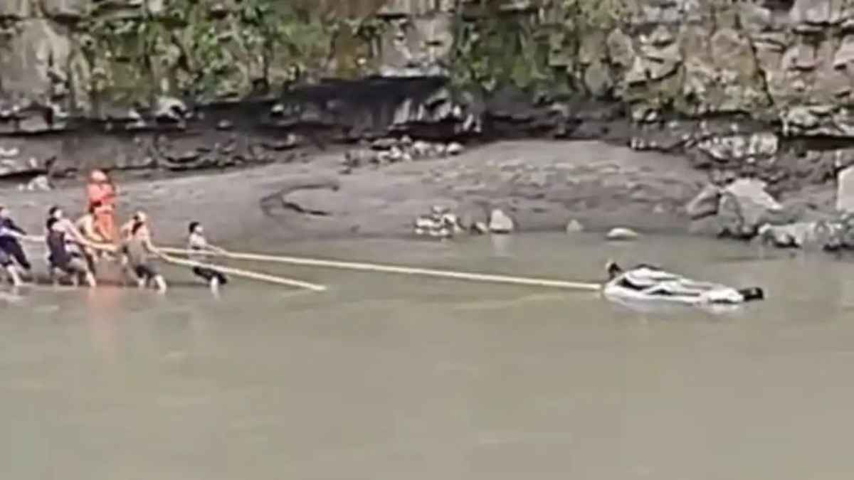 Car falls into Sutlej