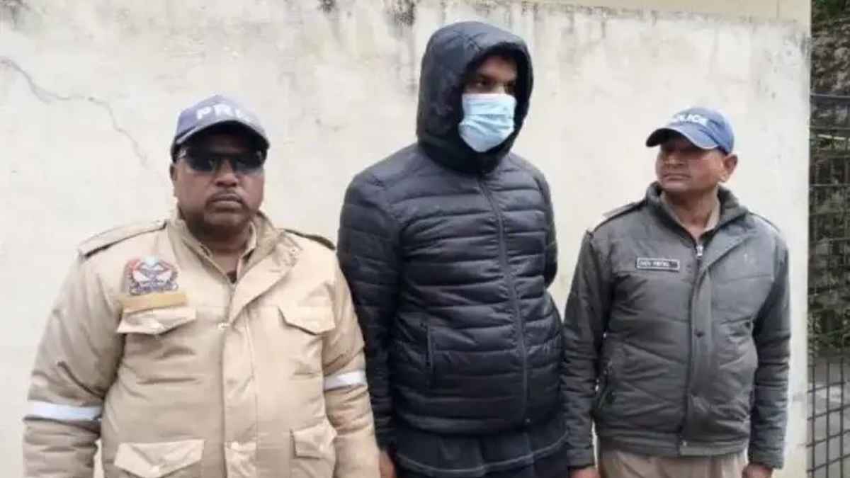 Kedarnath Yatra: केदारनाथ में वीआईपी दर्शन के नाम पर ठगी, फर्जी आईआरसीटीसी एजेंट चढ़ गया उत्तराखंड पुलिस के हत्थे Cheating in the name of VIP Darshan