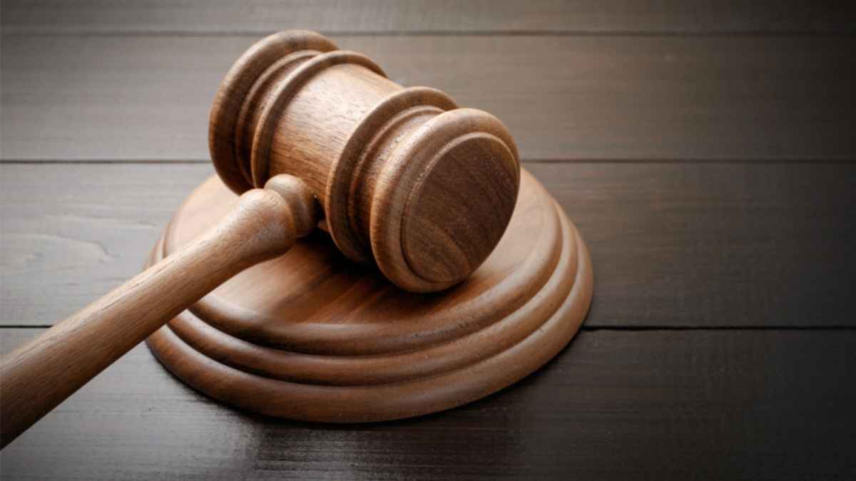 Saket Court का बड़ा फैसला: क्या सिर्फ बेरोजगार होने का बहाना बनाकर पत्नी-बच्चे को बेसहारा छोड़ सकता है पति? Court