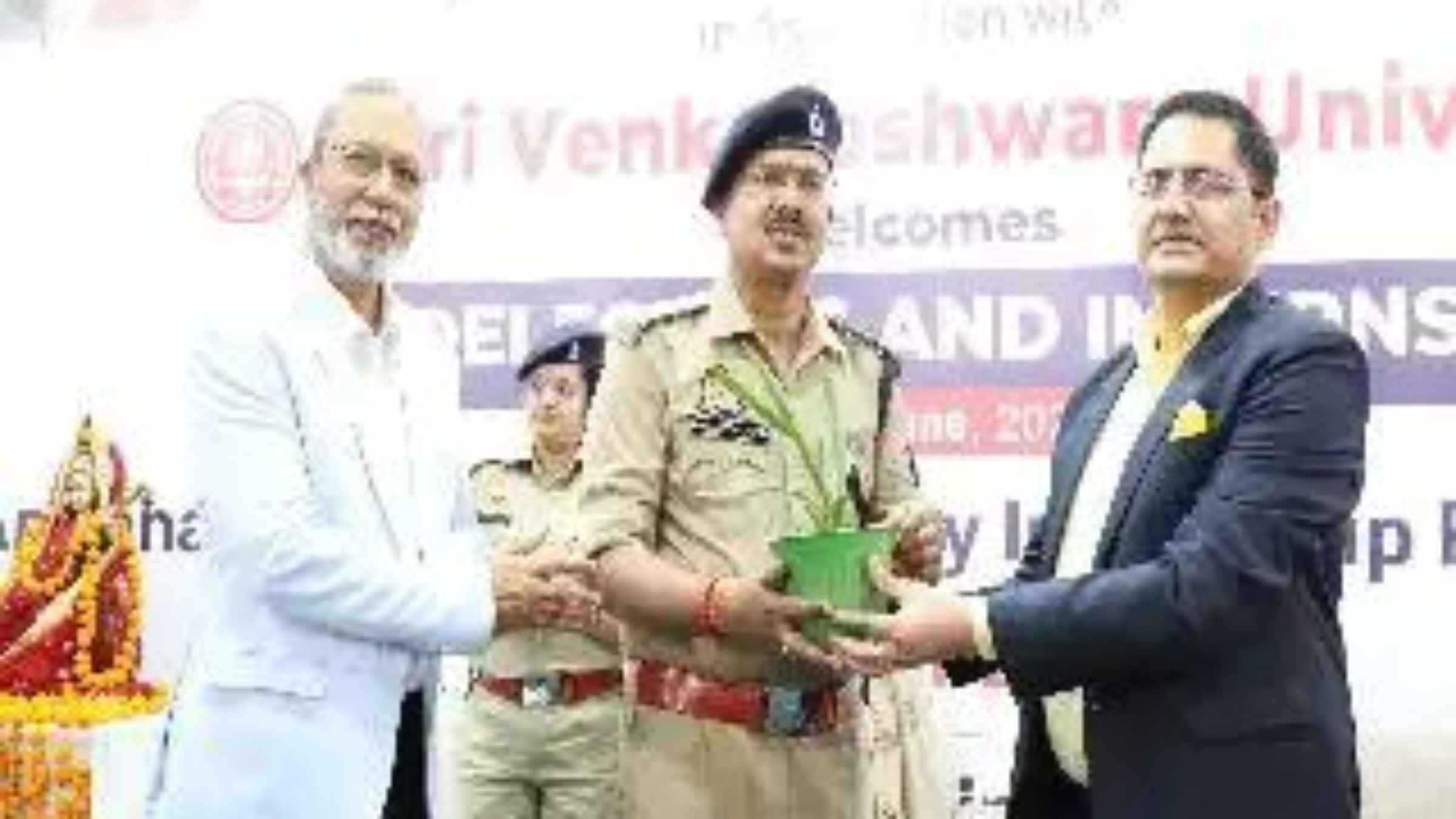 वेंक्टेश्वरा संस्थान में यूपी पुलिस के साथ राष्ट्रीय साइबर सुरक्षा कार्यशाला शुरू, एक्सपर्ट सिखाएंगे हैकिंग और फ्रॉड से बचने के गुर Cyber Crime UP Police