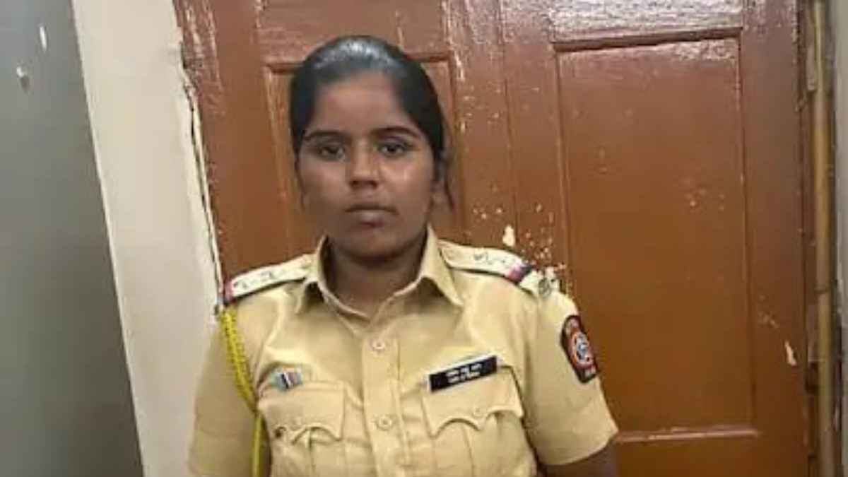 डॉक्टर से जल्दी अपॉइंटमेंट लेने के चक्कर में युवती बनी नकली लेडी सिंघम, पुलिस ने खाकी वर्दी में किया गिरफ्तार Fake Lady Singham