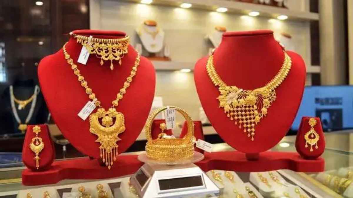 सोने और चांदी की कीमतों में मची भारी तबाही, अचानक इतने हजार रुपये तक लुढ़क गए दोनों के दाम Gold Silver Price