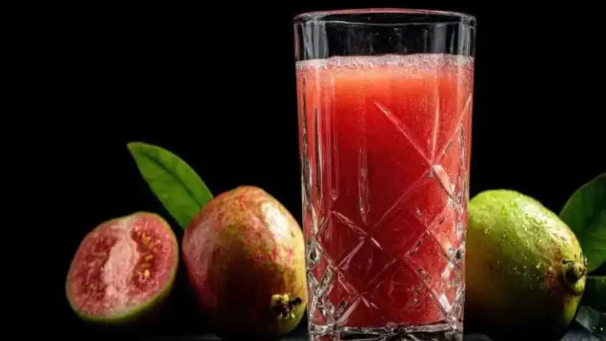Guava Juice Benefits: संतरे से 4 गुना ज्यादा विटामिन सी, अमरूद का जूस दूर करेगा शरीर में खून की कमी GuavaJuiceBenefits