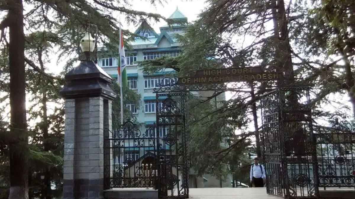 Himachal High Court Action: कसौली की वादियों में ट्रैफिक जाम पर हाई कोर्ट सख्त, टूटी सड़क देख नाराज जजों ने मांगा जवाब HC