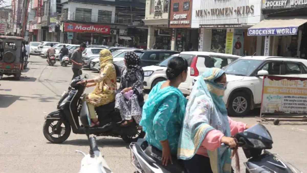 Himachal Weather Alert: हिमाचल प्रदेश में भीषण गर्मी के बीच बर्फबारी, पांच जिलों में आंधी और ओलावृष्टि का ऑरेंज अलर्ट जारी Himachal Weather