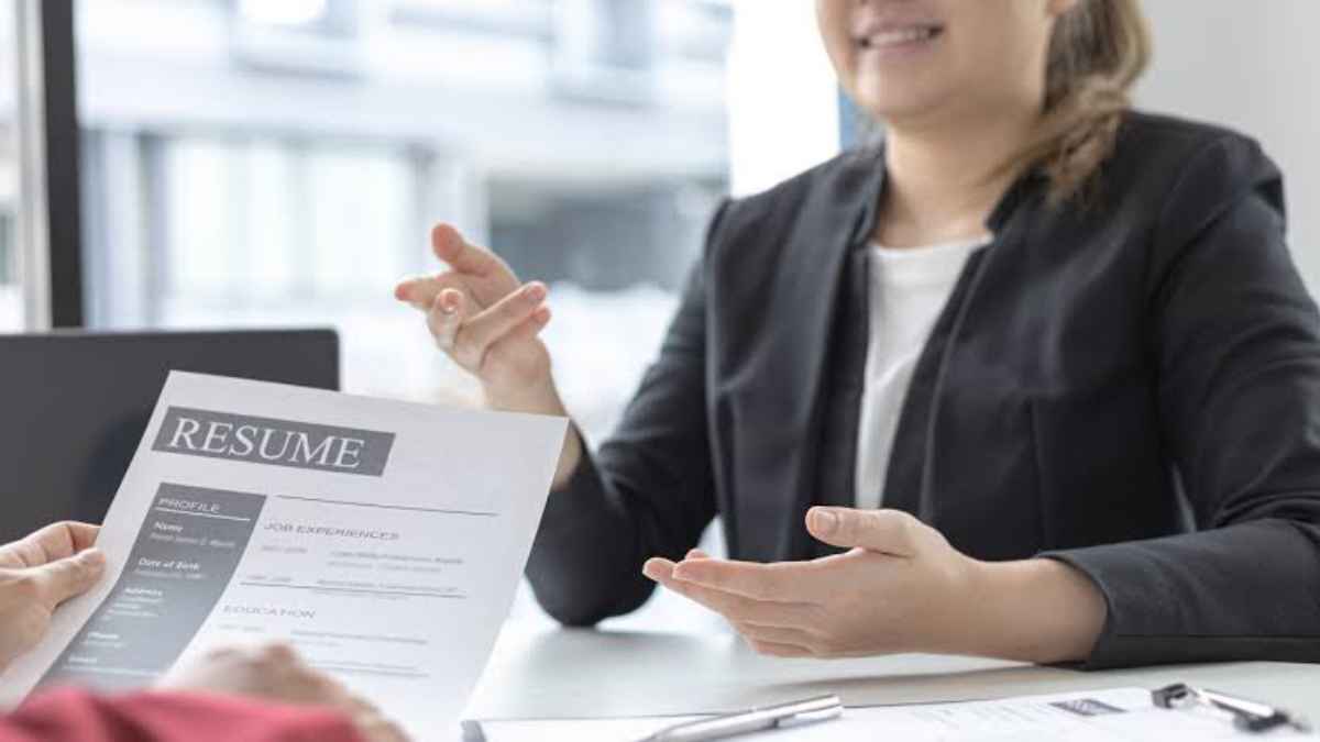 HP Job Alert: हिमाचल के युवाओं के लिए सरकारी दफ्तरों में सीधी भर्ती, 24 हजार तक सैलरी और इंटरव्यू से नौकरी Job Interview