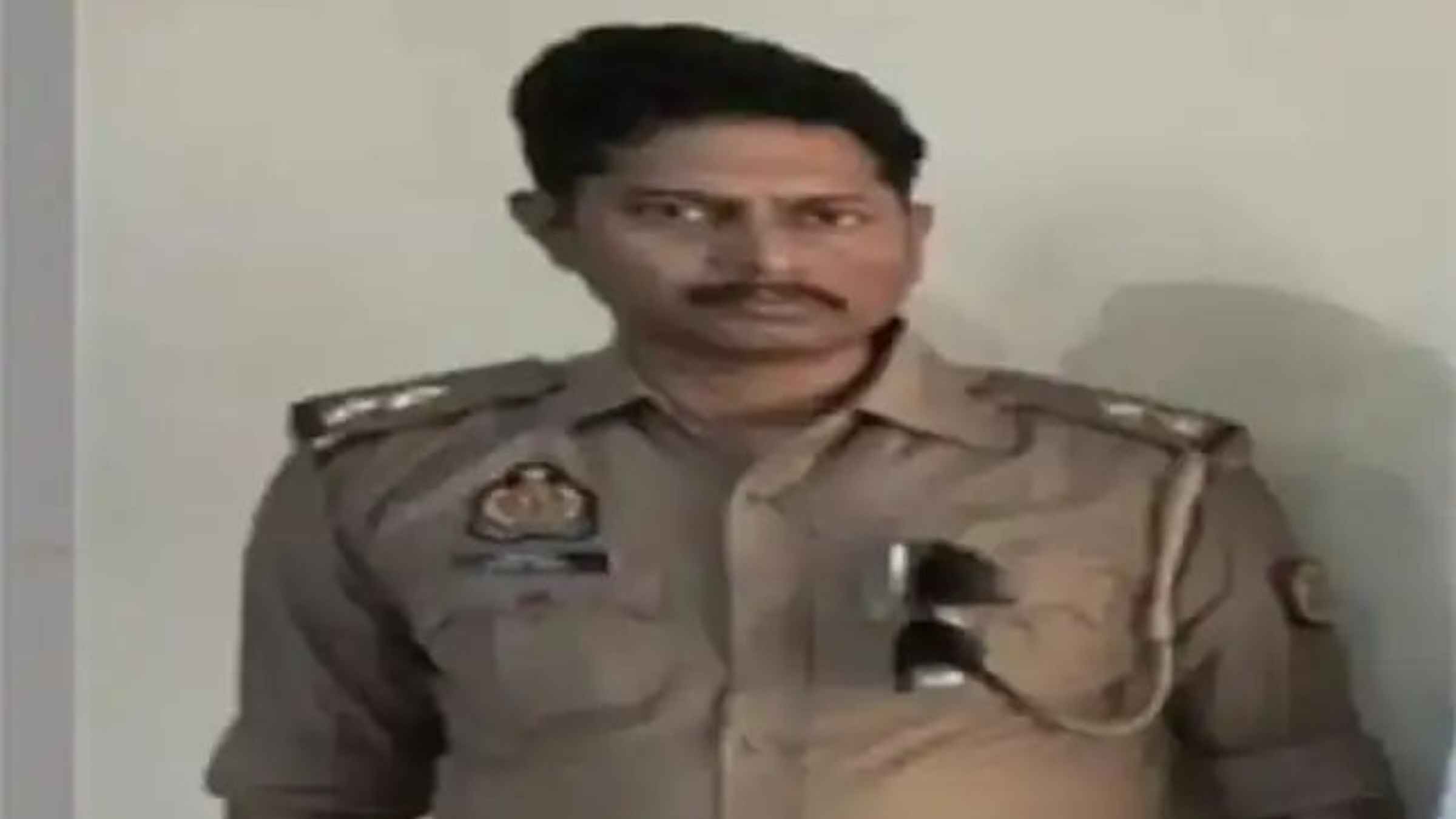 मथुरा में दुकानदारों से अवैध वसूली करने वाला दारोगा गिरफ्तार, फरार हिस्ट्रीशीटरों पर 25 हजार का इनाम घोषित Mathura Police Corruption Case