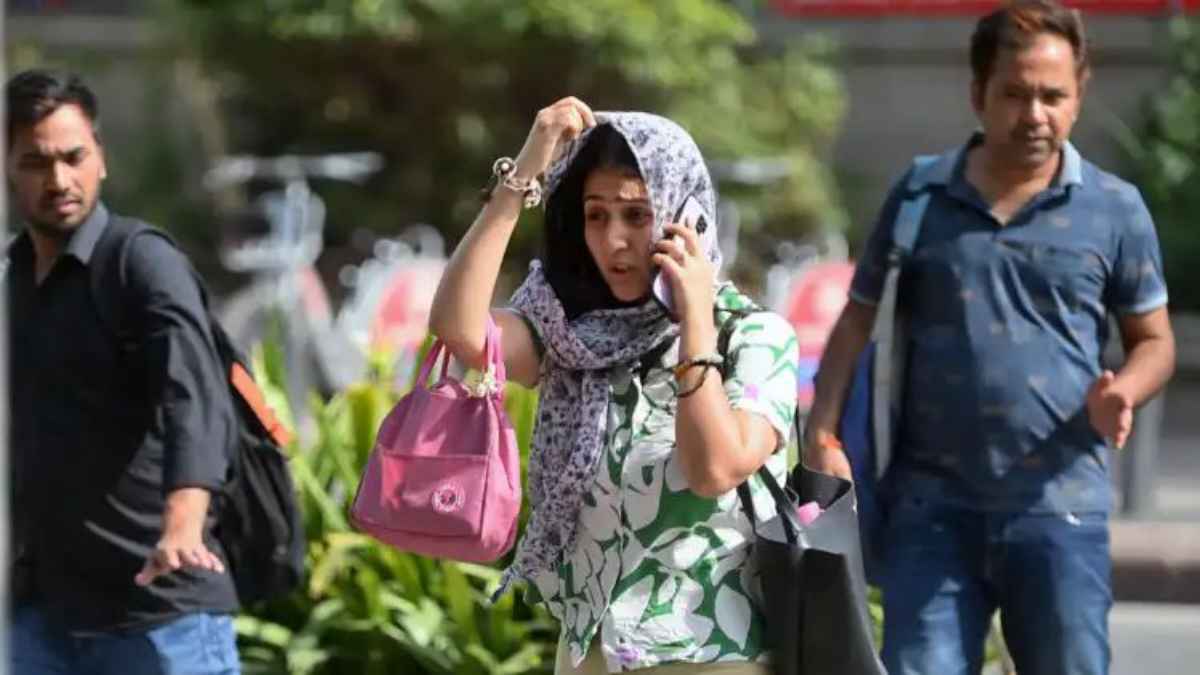 Delhi Weather: दिल्ली में ‘हीट इंडेक्स’ पहुंचा 45.1 डिग्री, जानें कब मिलेगी भीषण उमस से राहत MonsoonUpdate