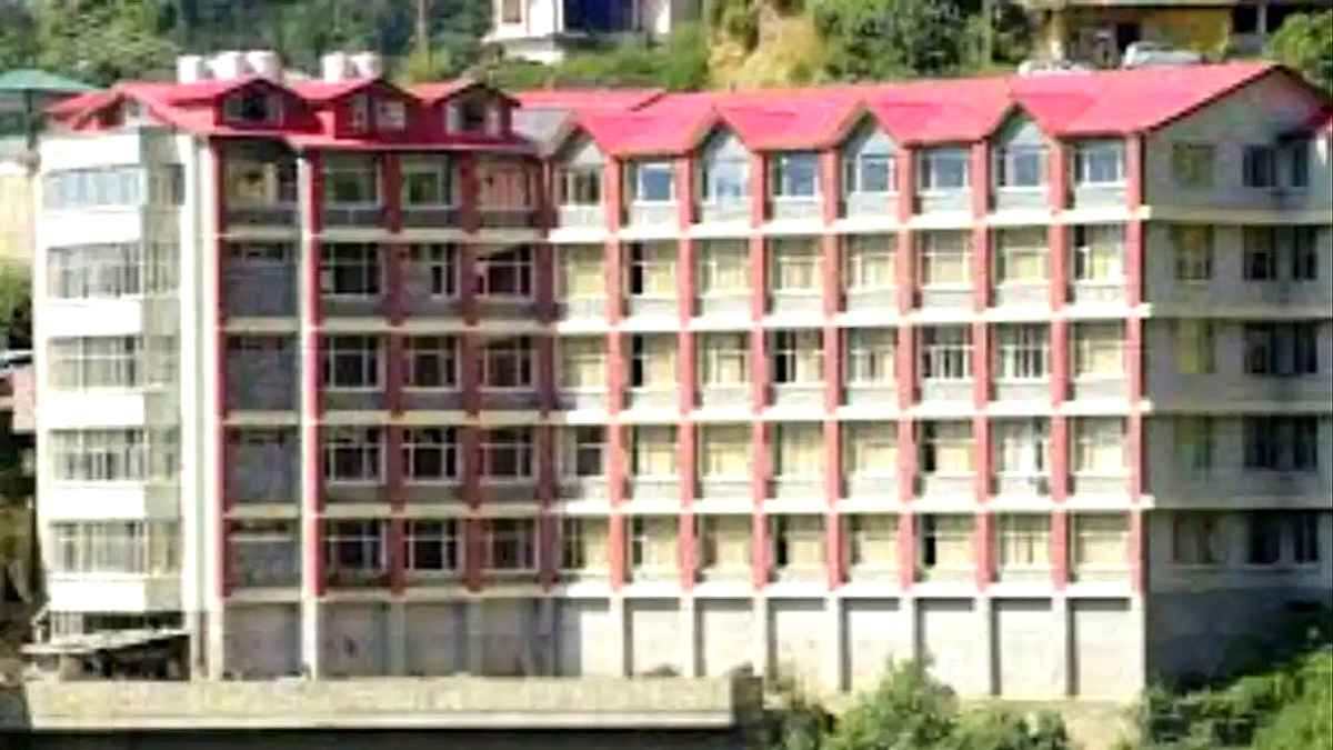 शिमला स्कूल गोलीकांड के बाद सहमे पैरेंट्स, आधे से कम बच्चे पहुंचे क्लास, सुरक्षा में तैनात करनी पड़ी पुलिस Paradise School