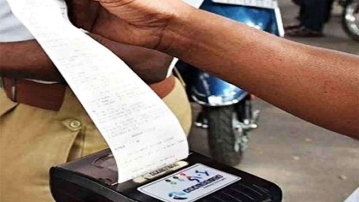 मनाली में स्कूल यूनिफॉर्म पहने बिना हेलमेट स्कूटी दौड़ा रहा था मासूम, पुलिस ने काटा इतने हजार का भारी चालान Police Challan