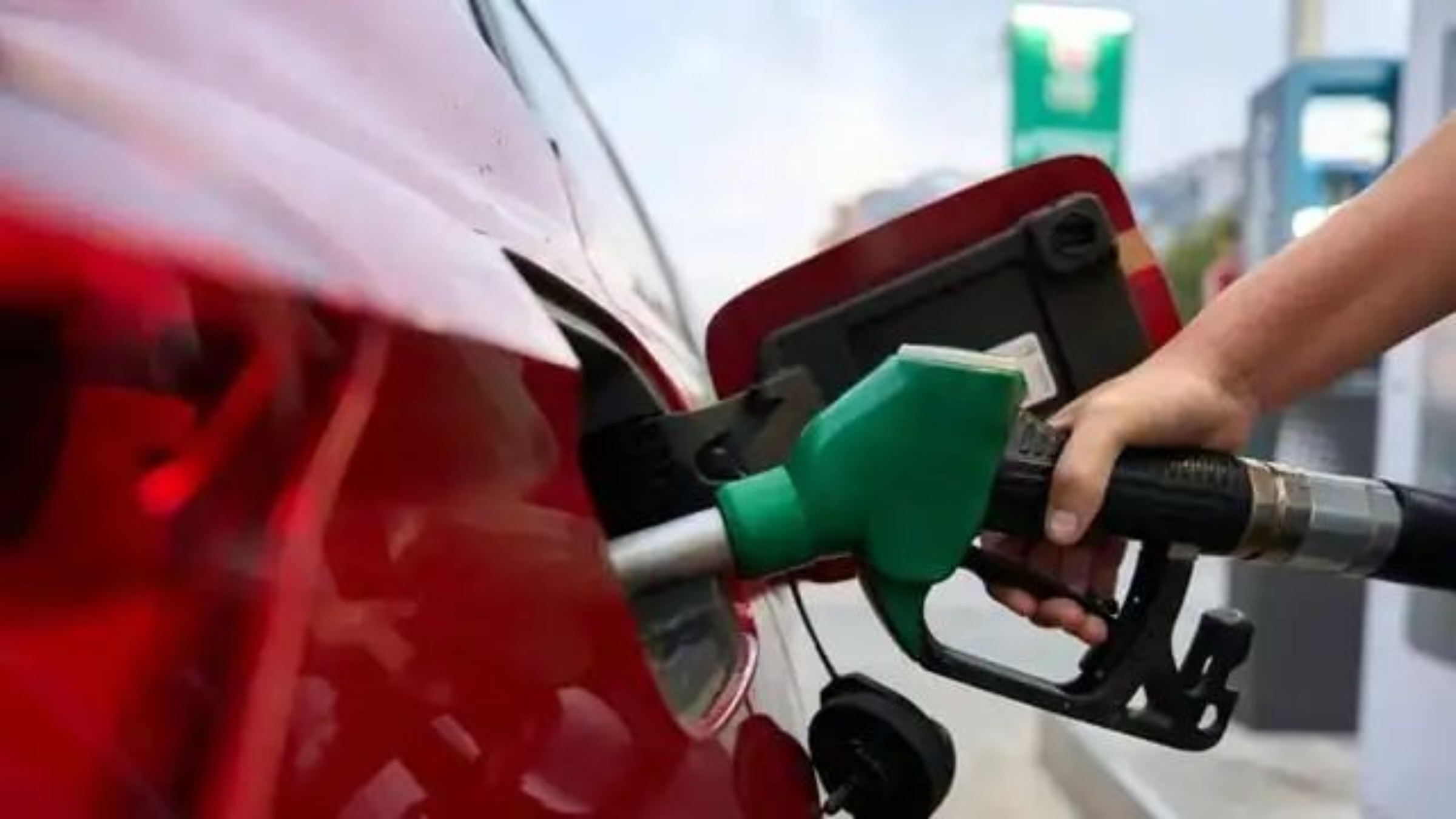Pakistan Petrol Price Today: शाहबाज सरकार ने अचानक पेट्रोल की कीमतों में की बड़ी कटौती, जानें अब आपके जेब पर क्या पड़ेगा असर PosterMaker_06062026_114608