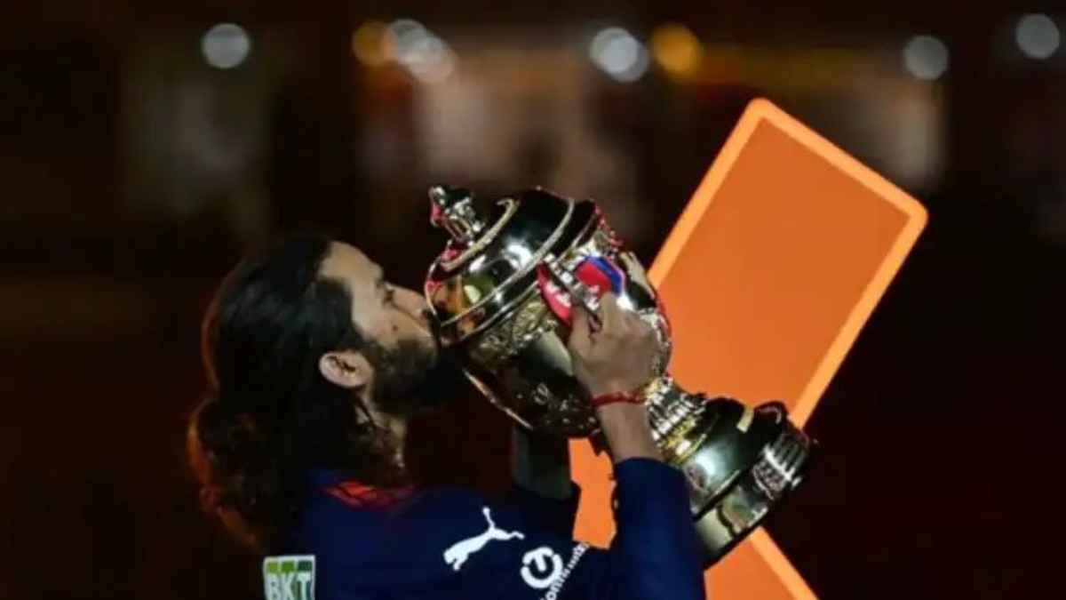 शादी छोड़कर मैदान पर दौड़े थे रजत पाटीदार, अब धोनी-रोहित के क्लब में शामिल होकर रचा इतिहास! RajatPatidar