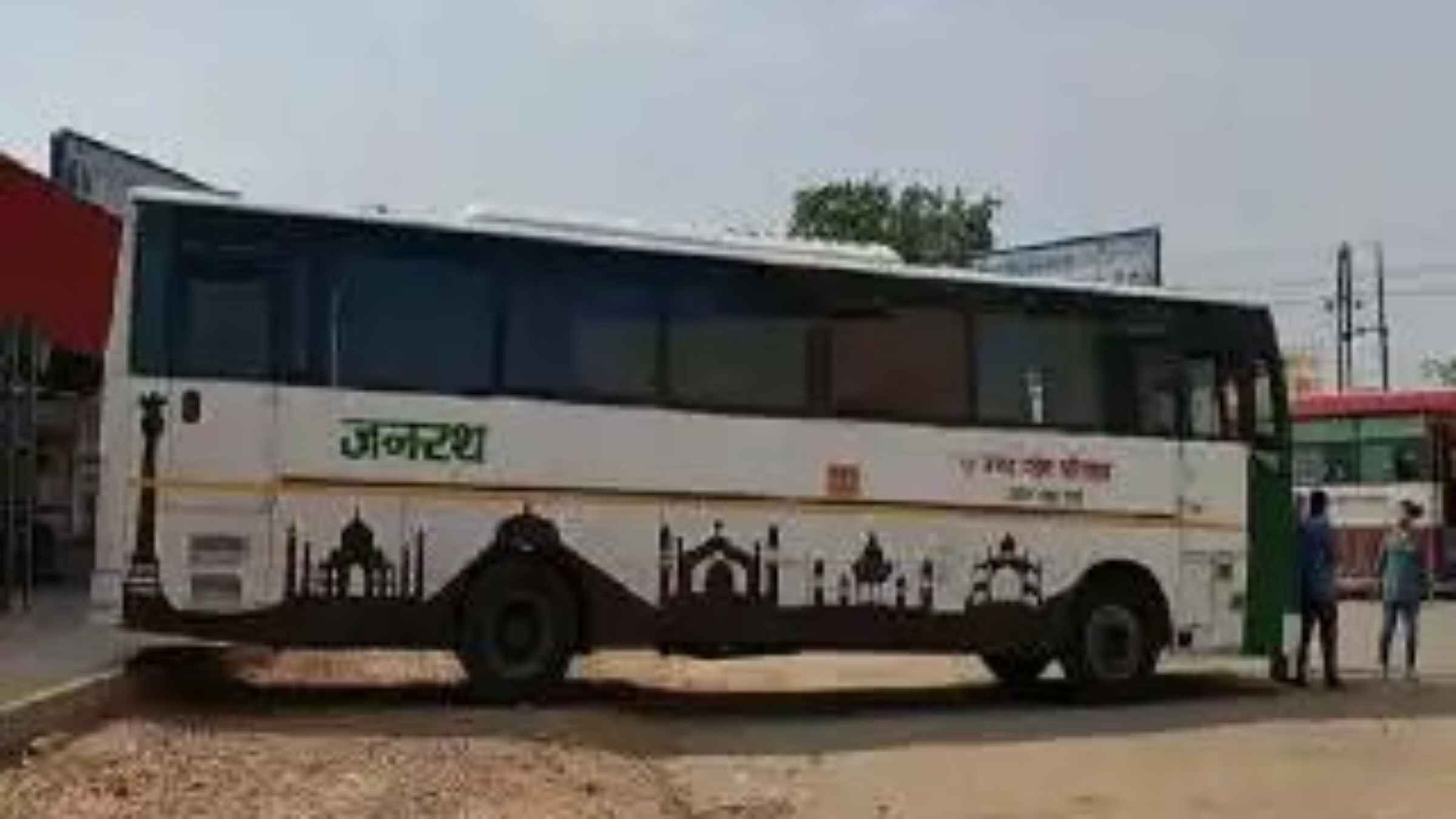 कागजों पर फिट दिखाकर सड़कों पर उतारी जा रही हैं खटारा रोडवेज बसें, बीच रास्ते में धोखा खाने से यात्री बेहाल Roadways Bus Technical Fault