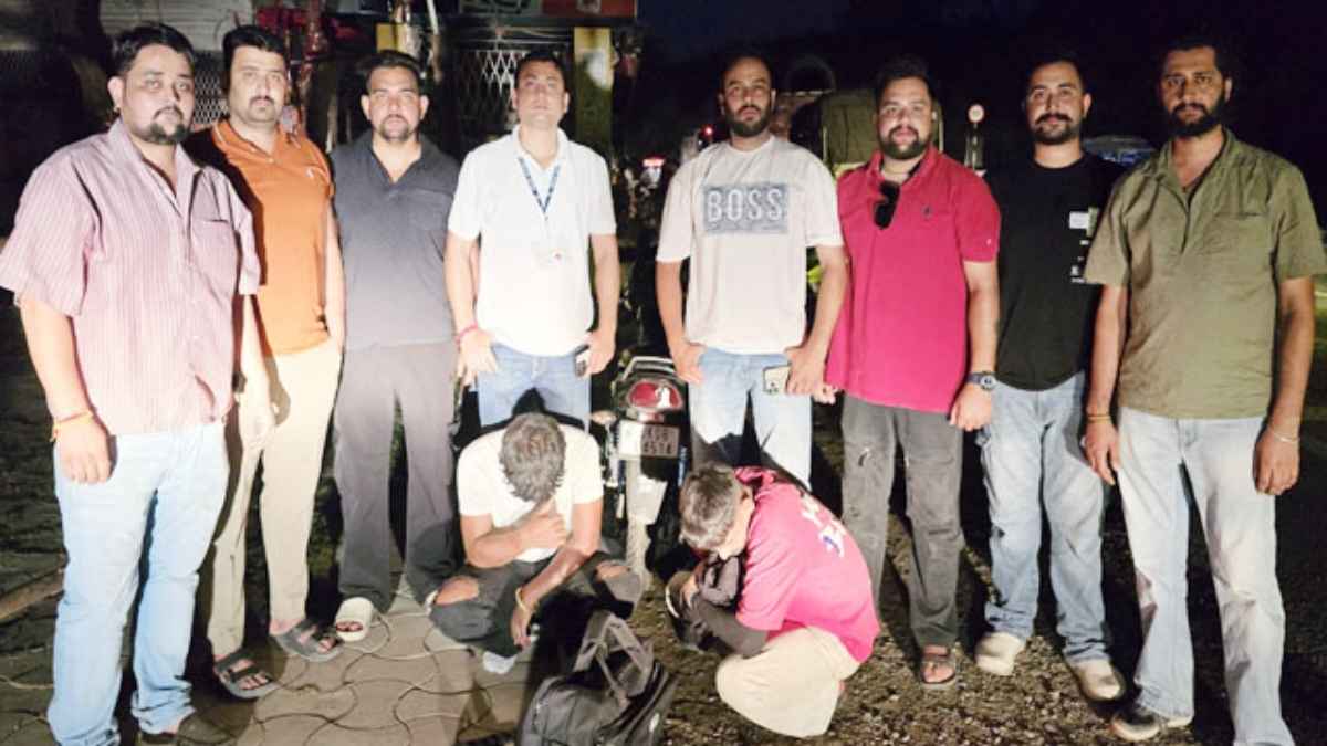 Nurpur News: दुर्गा माता मंदिर के पास 10 लाख के चिट्टे के साथ पंजाब के दो बड़े तस्कर गिरफ्तार, मोटरसाइकिल सीज Smuggler Gang Busted