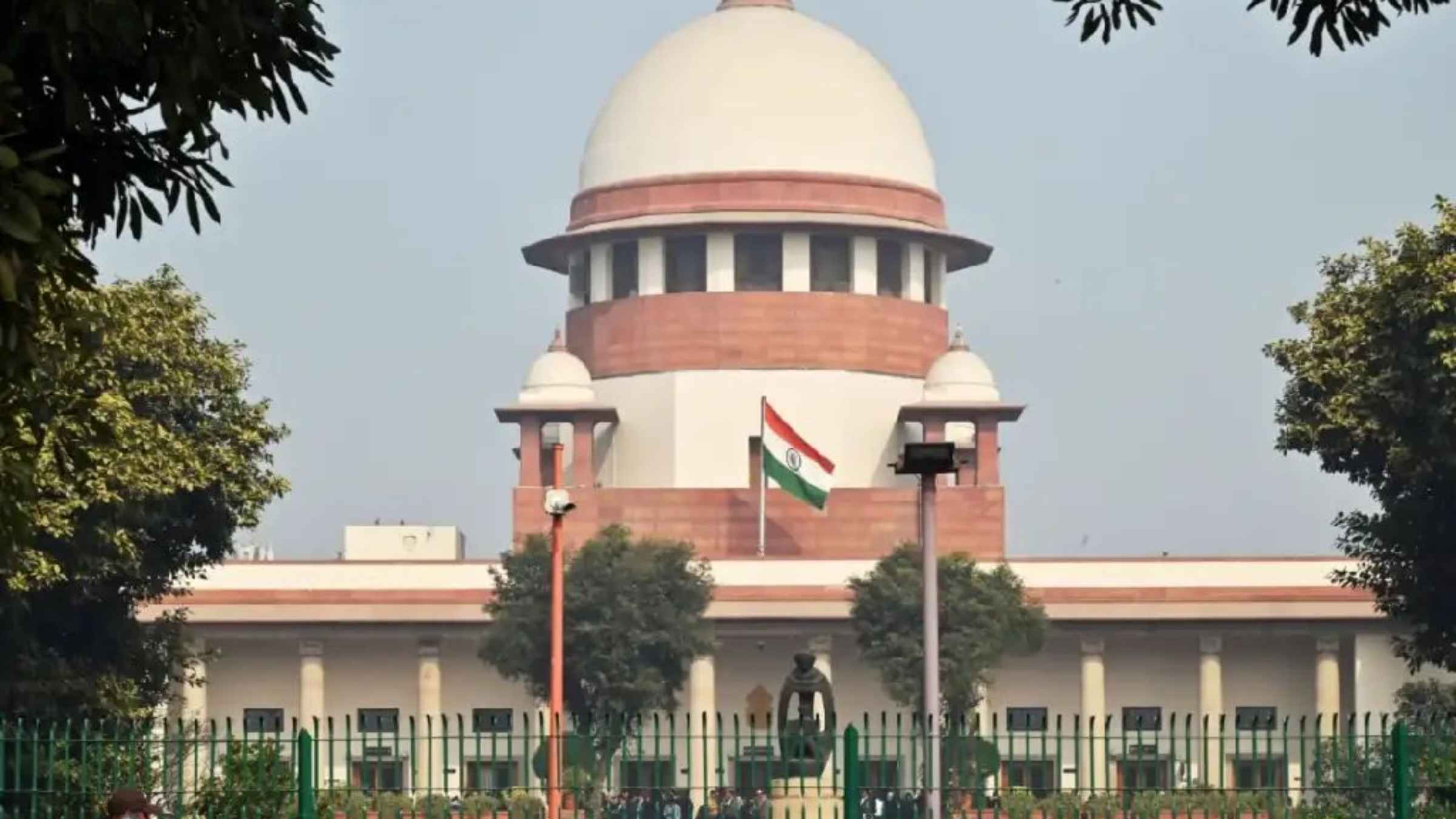 घरेलू महिलाओं को सुप्रीम कोर्ट का बड़ा सम्मान, अब होममेकर नहीं नेशन बिल्डर कहलाएंगी गृहिणियां, मिलेगा भारी मुआवजा Supreme Court Legal News