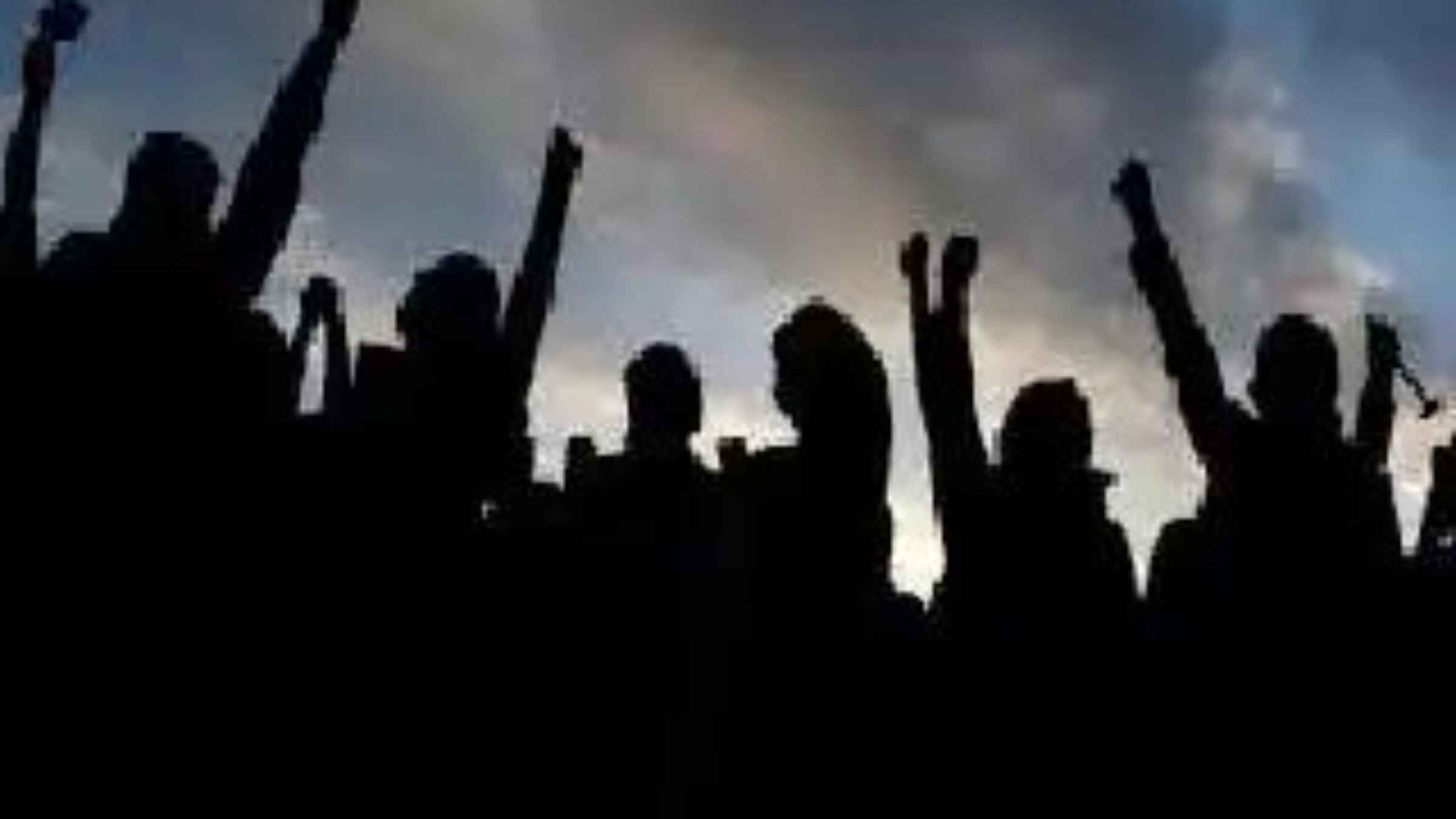 Pratapgarh News: मानिकपुर नगर पंचायत में नए ईओ का चार्ज लेते ही हाई वोल्टेज ड्रामा, सभासदों को दुत्कार कर निकाला बाहर UP Municipal Election Pratapgarh Government Officers