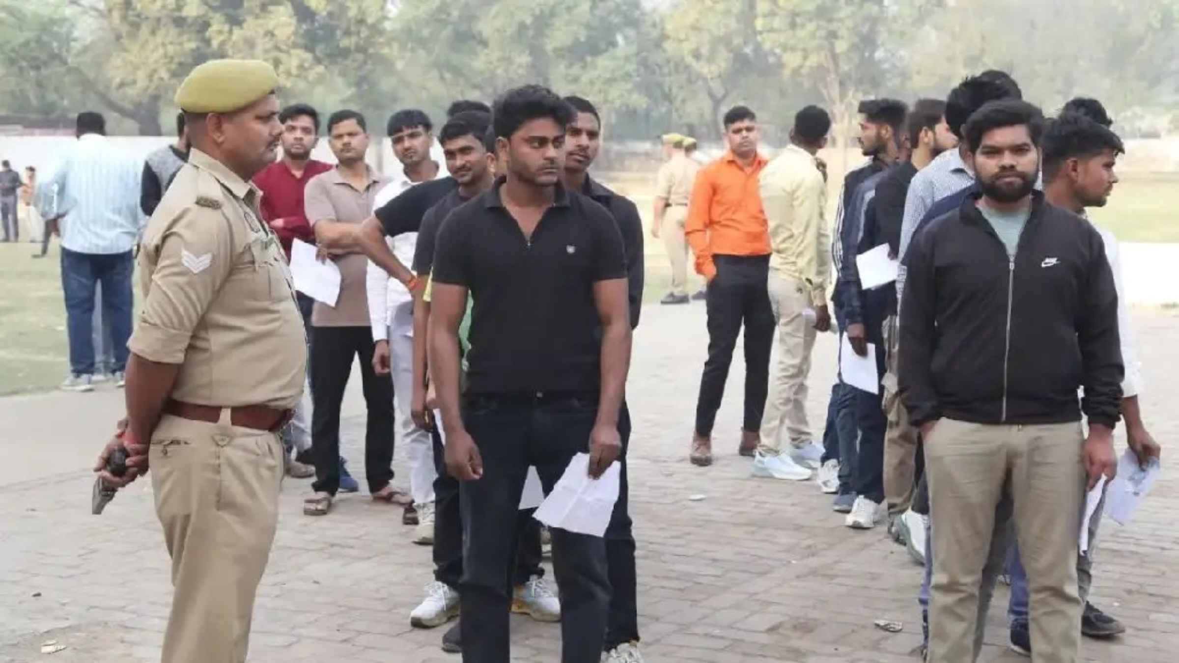 UP पुलिस सिपाही भर्ती परीक्षा में नकल करने वालों की खैर नहीं, पकड़े जाने पर सीधे कुर्क होगी पूरी संपत्ति UP Police Exam Police Bharti 2026