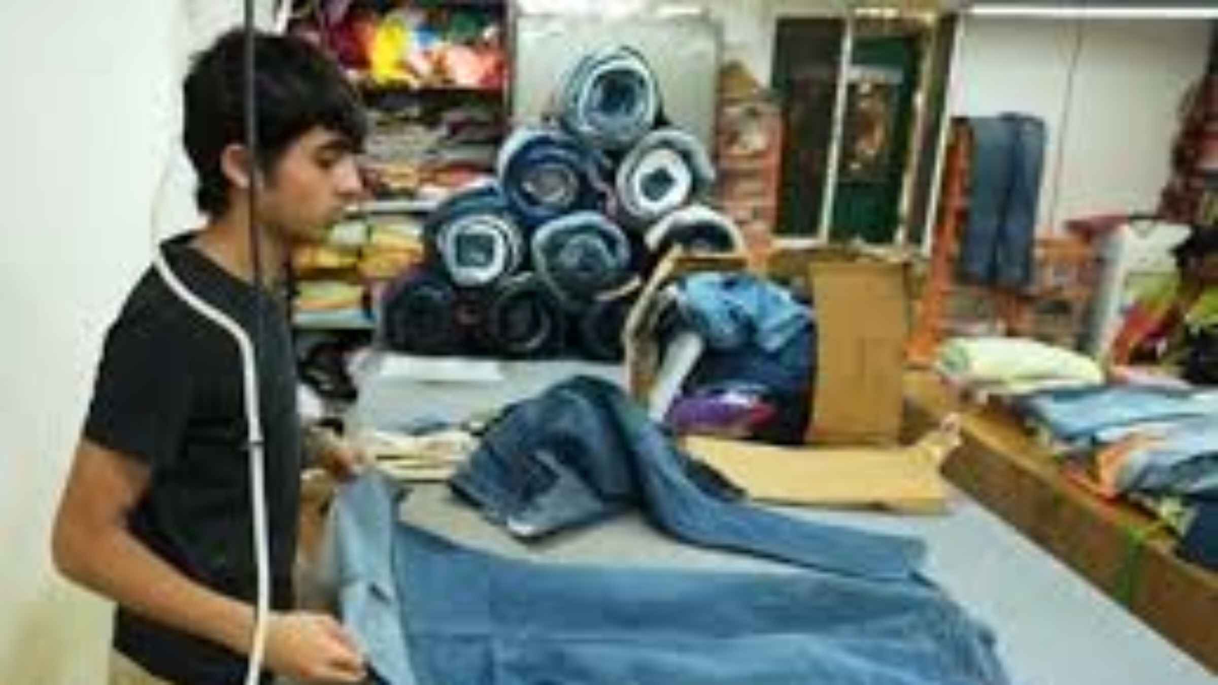 अमेरिका में सिलाई करने वालों की खुली किस्मत, एक घंटे की कमाई जानकर उड़ जाएंगे आपके होश US News Viral Video