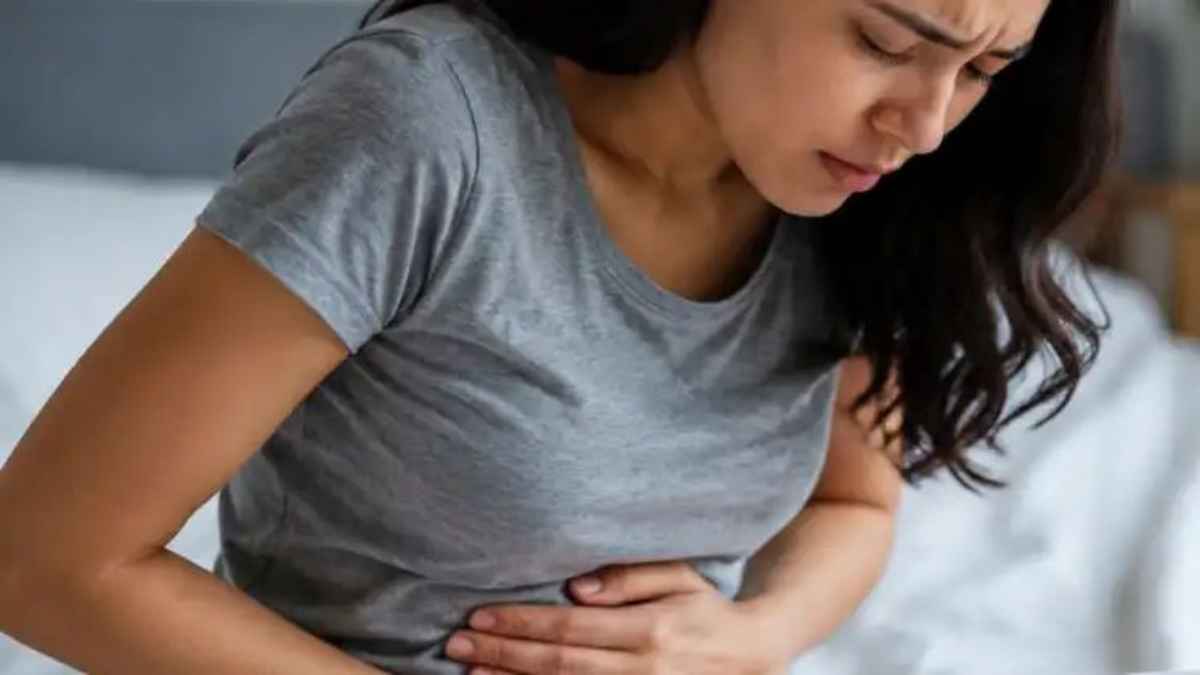 पीरियड्स के अलावा भी होती है वजाइनल ब्लीडिंग? इसे न समझें मामूली बात, जानें कब पड़ सकती है डॉक्टर की जरूरत VaginalBleeding
