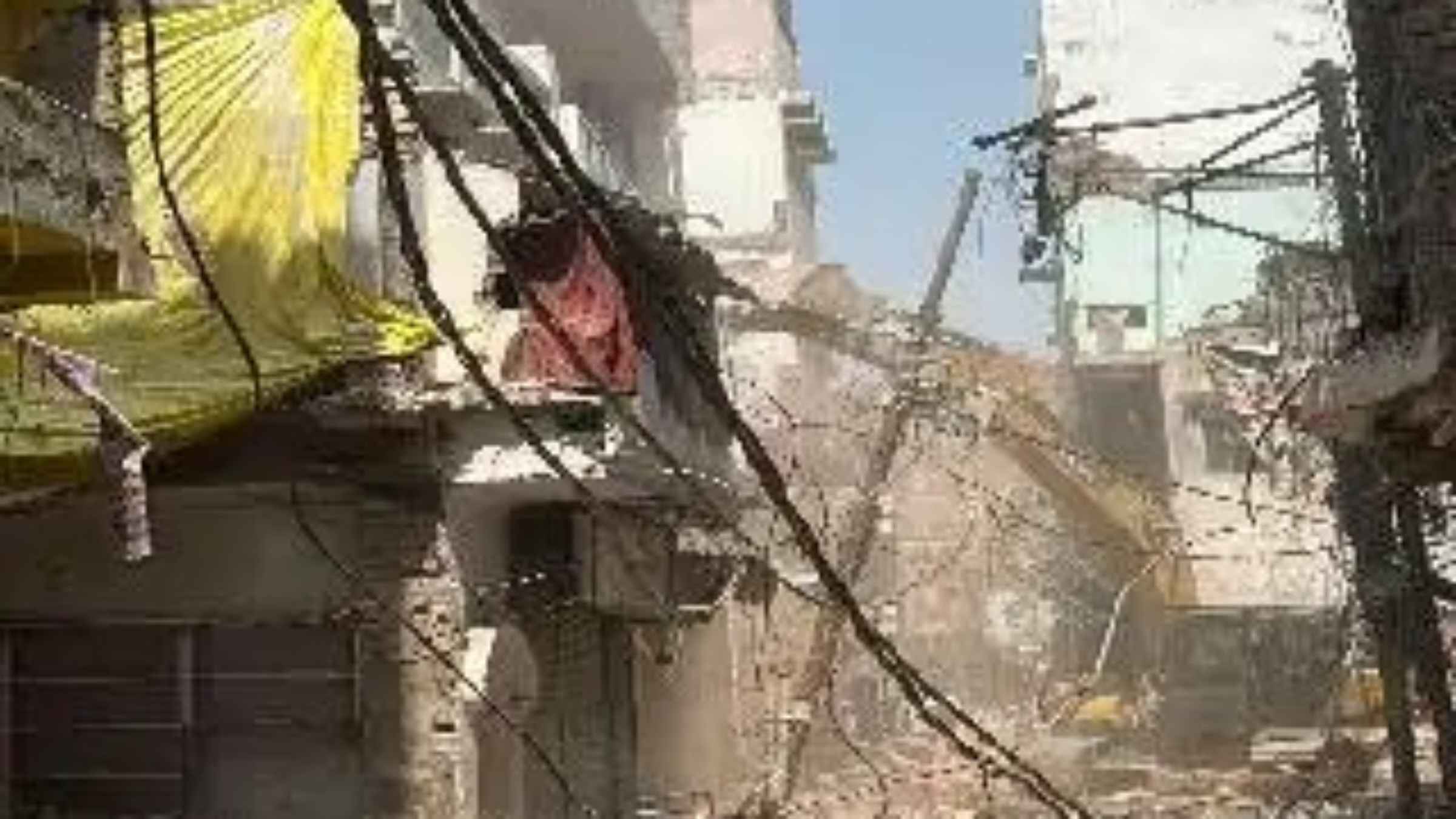 Varanasi News: दालमंडी में चला नगर निगम और वीडीए का डंडा, गर्दिश में मिले 13 मकान जमींदोज, वकीलों ने उठाए गंभीर सवाल Varanasi News VDA Demolition Drive
