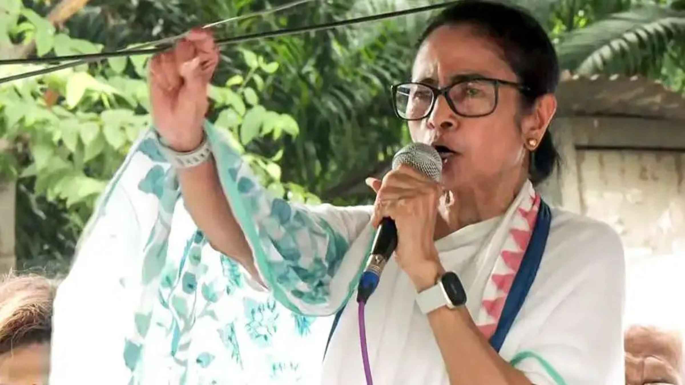 पश्चिम बंगाल में सत्ता जाते ही बिखरने लगी तृणमूल कांग्रेस, क्या ममता बनर्जी के गढ़ में दोहराया जाएगा महाराष्ट्र मॉडल? West Bengal TMC Crisis Mamata Banerjee News_
