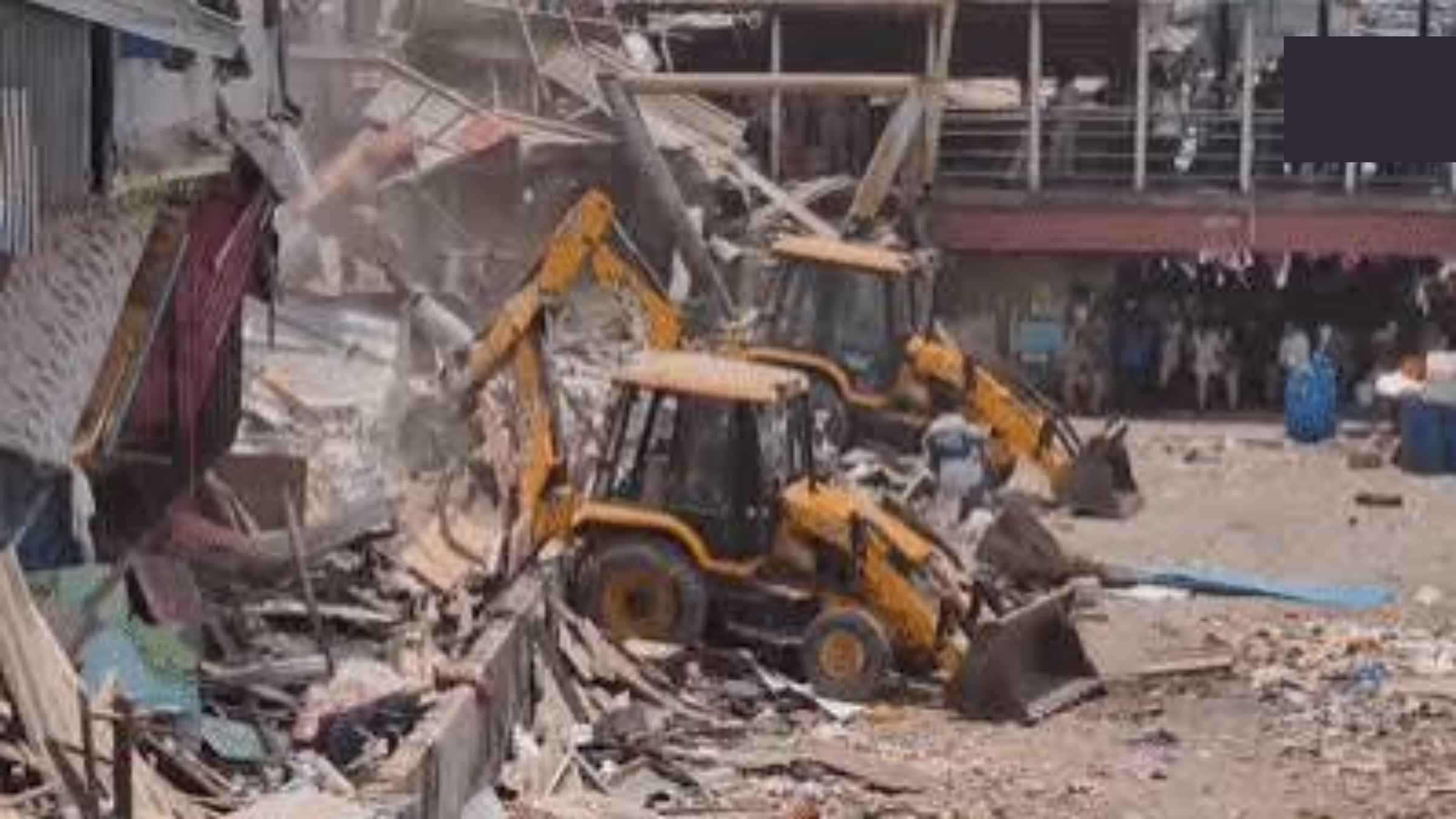मुंबई की आरे मिल्क कॉलोनी में प्रशासन का बड़ा एक्शन, अवैध दरगाह पर चला बुलडोजर, सुरक्षा चिंताओं को लेकर हुआ कड़ा फैसला aarey colony news mumbai encroachment drive_