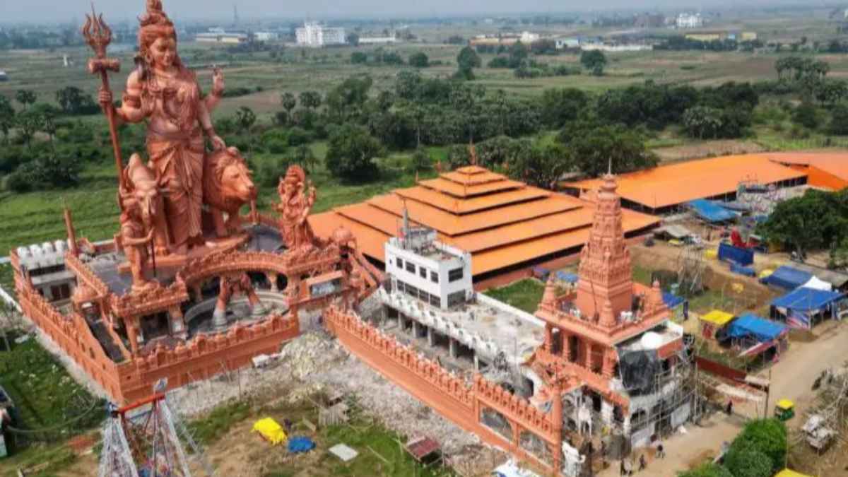143 फीट ऊंची अर्धनारीश्वर प्रतिमा के दर्शन को उमड़े श्रद्धालु, 1008 कुंडीय महायज्ञ से गूंजा चंडासी गांव ardhanarishwara-statue-gaurichak