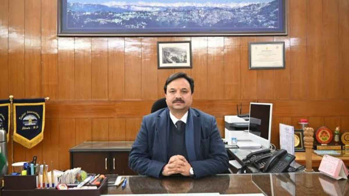शिमला में बाहरी कामगारों के लिए कड़े नियम लागू, बिना पुलिस वेरिफिकेशन काम दिया तो सीधे जेल जाएंगे मालिक dc shimla anupam kashyap