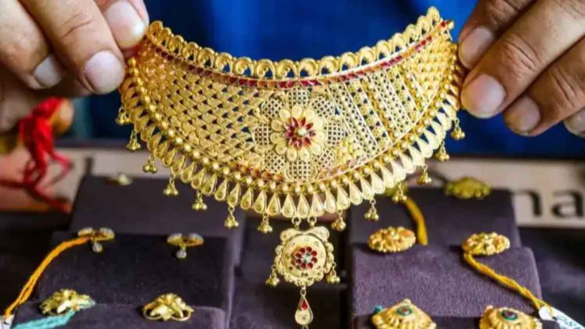 Gold Price Forecast: डॉलर की घटेगी धमक, 5 साल में सोने की हिस्सेदारी बढ़ने से 6500 डॉलर तक जा सकते हैं दाम! gold-price