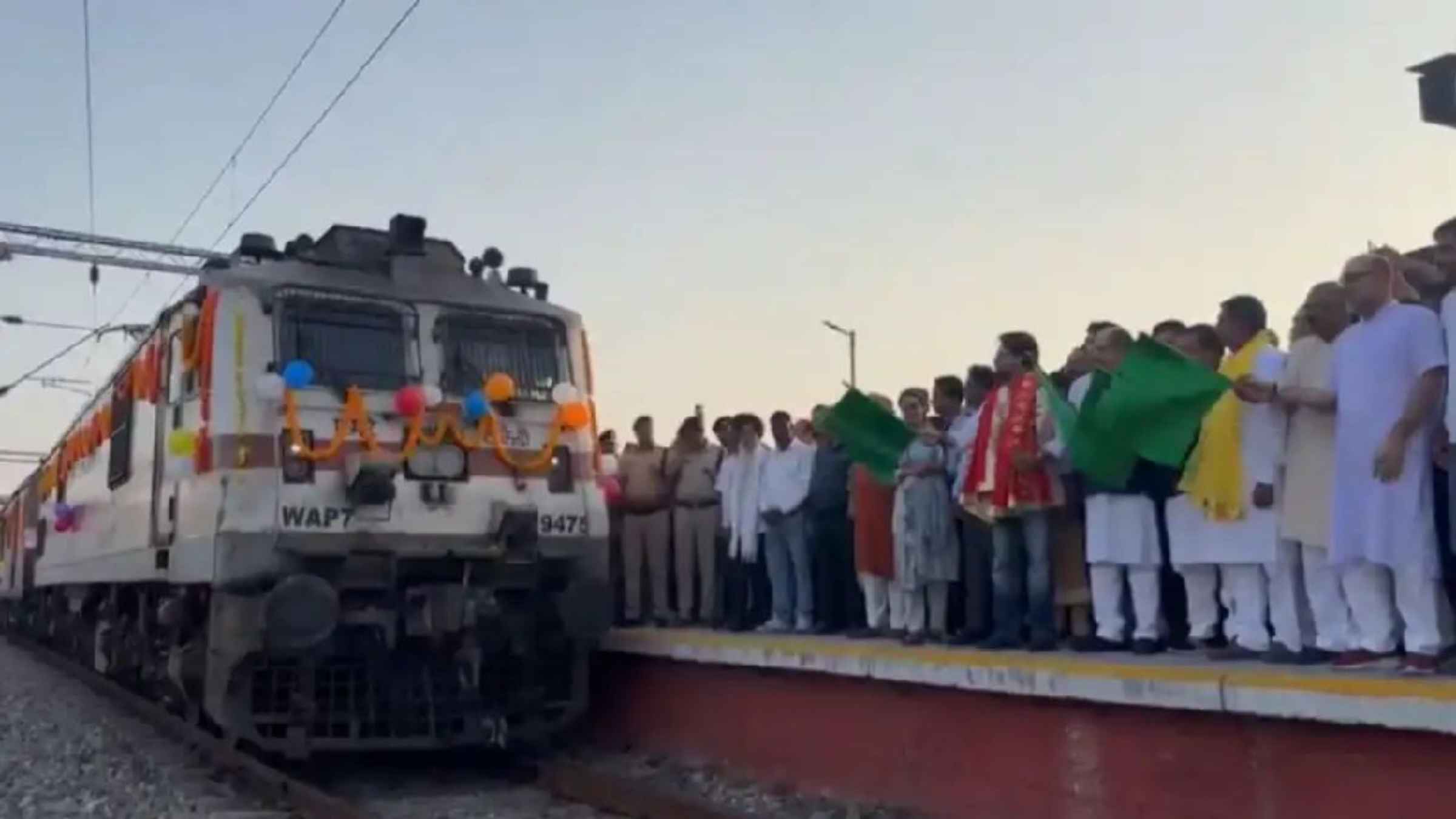 हिमाचल से कोलकाता जाना हुआ बेहद आसान, शुरू हुई नई सुपरफास्ट ट्रेन, महज 480 रुपये में सफर का मौका indian railways train ticket new superfast train booking