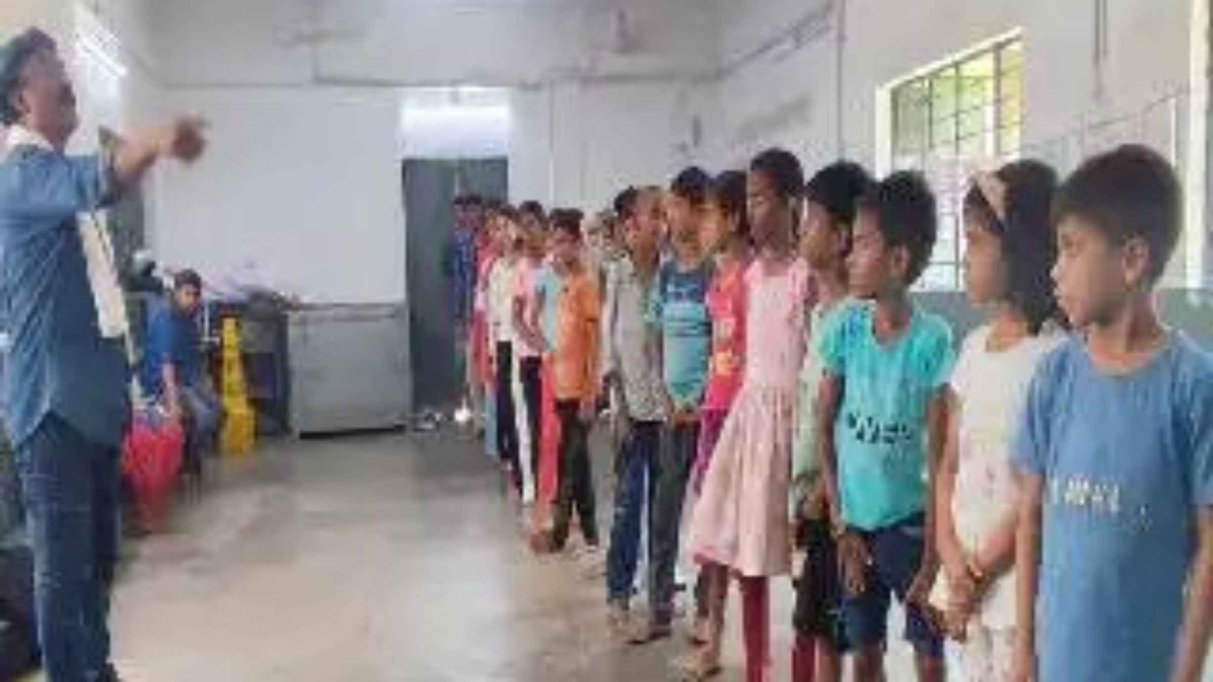 जमशेदपुर के बालरंग कार्यशाला में बच्चे खेल-खेल में सीख रहे अभिनय, छत्तीसगढ़ के प्रसिद्ध लोकनाट्य ‘नाचा’ की दी जा रही ट्रेनिंग ipta jamshedpur chhattisgarhi nacha art
