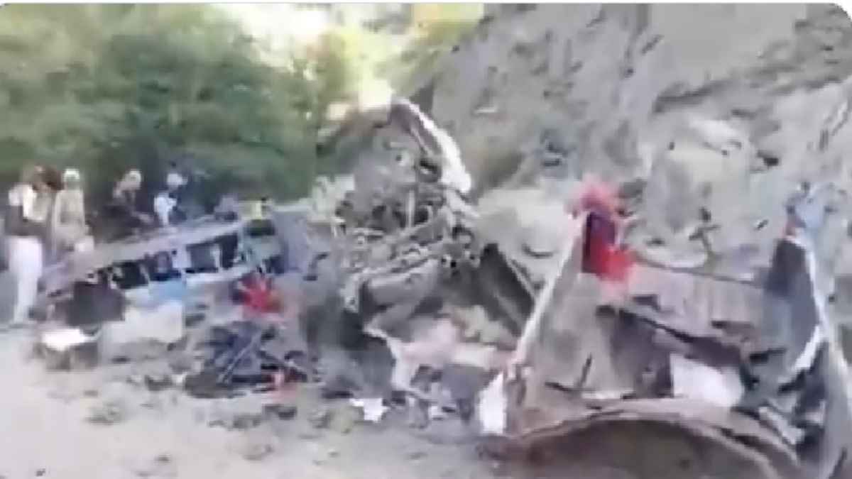 पाकिस्तान के खैबर पख्तूनख्वा में दोहरा बम धमाका! यात्री वैन के उड़े परखच्चे, राहत कार्य के दौरान दूसरा विस्फोट, 7 की मौत khyber-pakhtunkhwa-bomb-blast