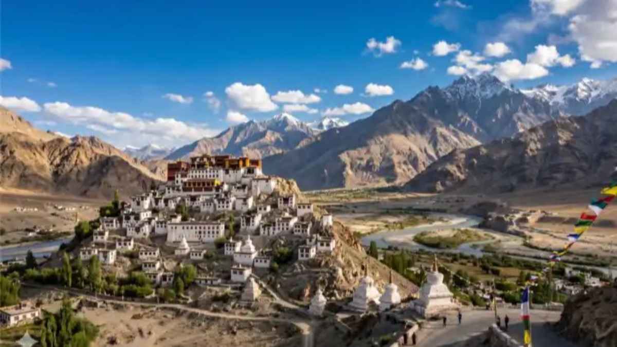 लद्दाख के इन प्राचीन मठों में छिपा है ‘रहस्यमयी’ इतिहास, सुंदरता देख दुनिया हो जाती है दीवानी! ladakh-tourism