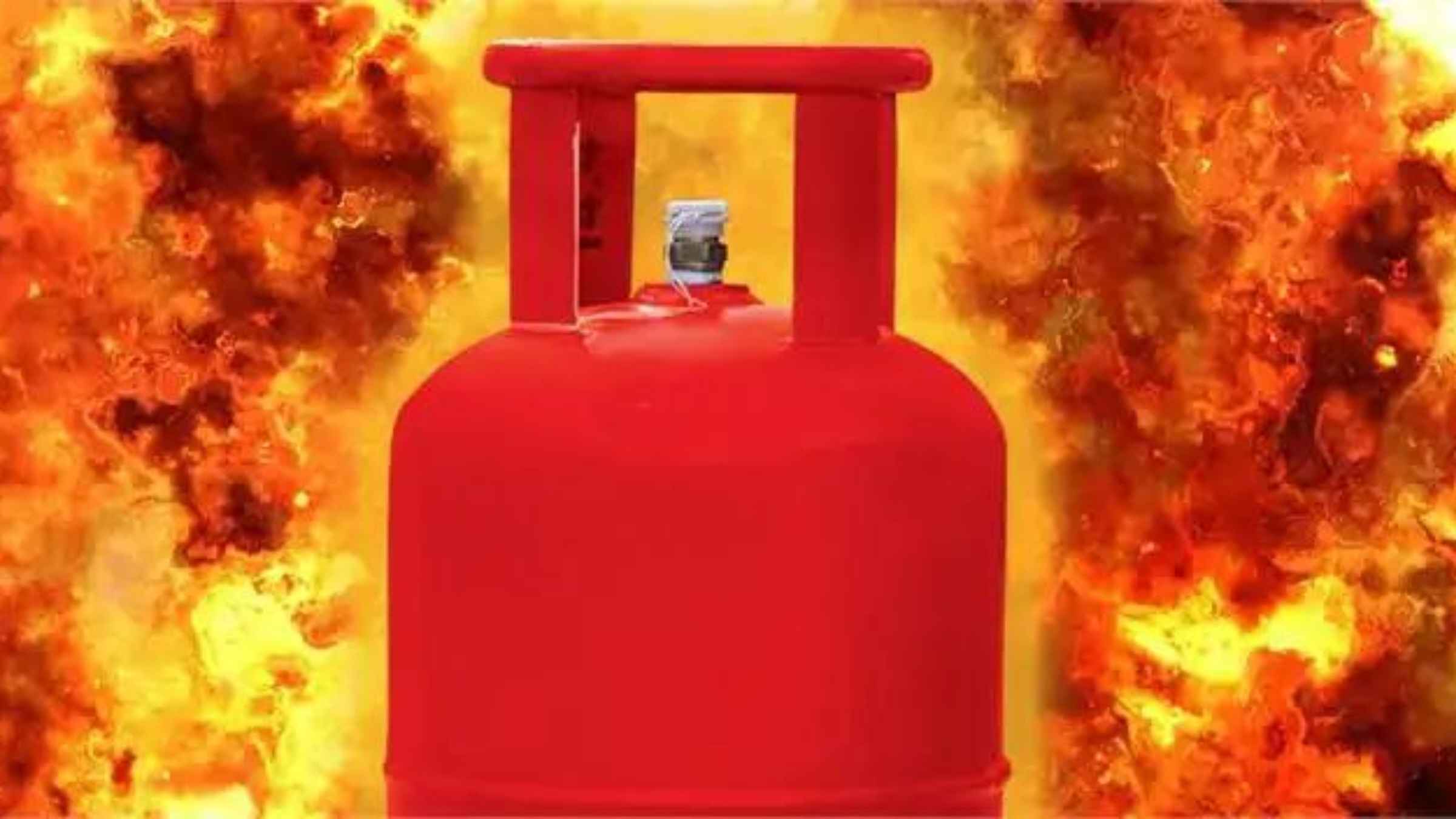 lpg cylinder blast delhi accident news_